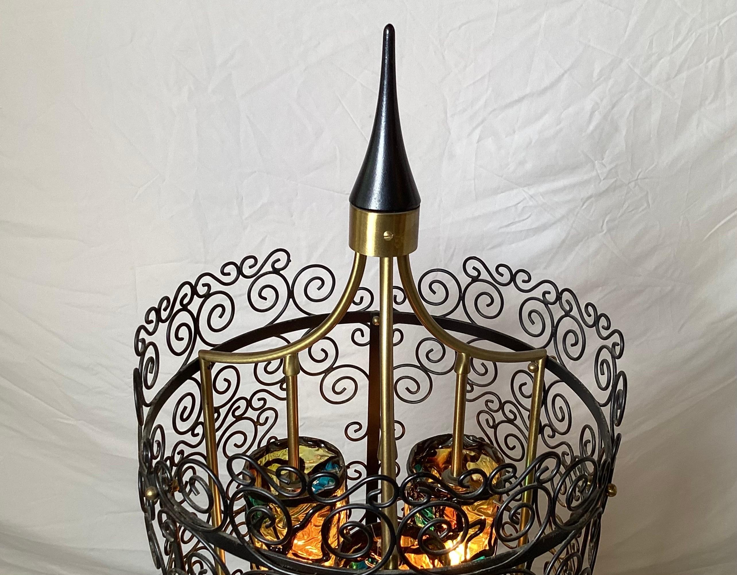 Mid Century Iron Urn Form Table Lamp  In Good Condition For Sale In Lambertville, NJ