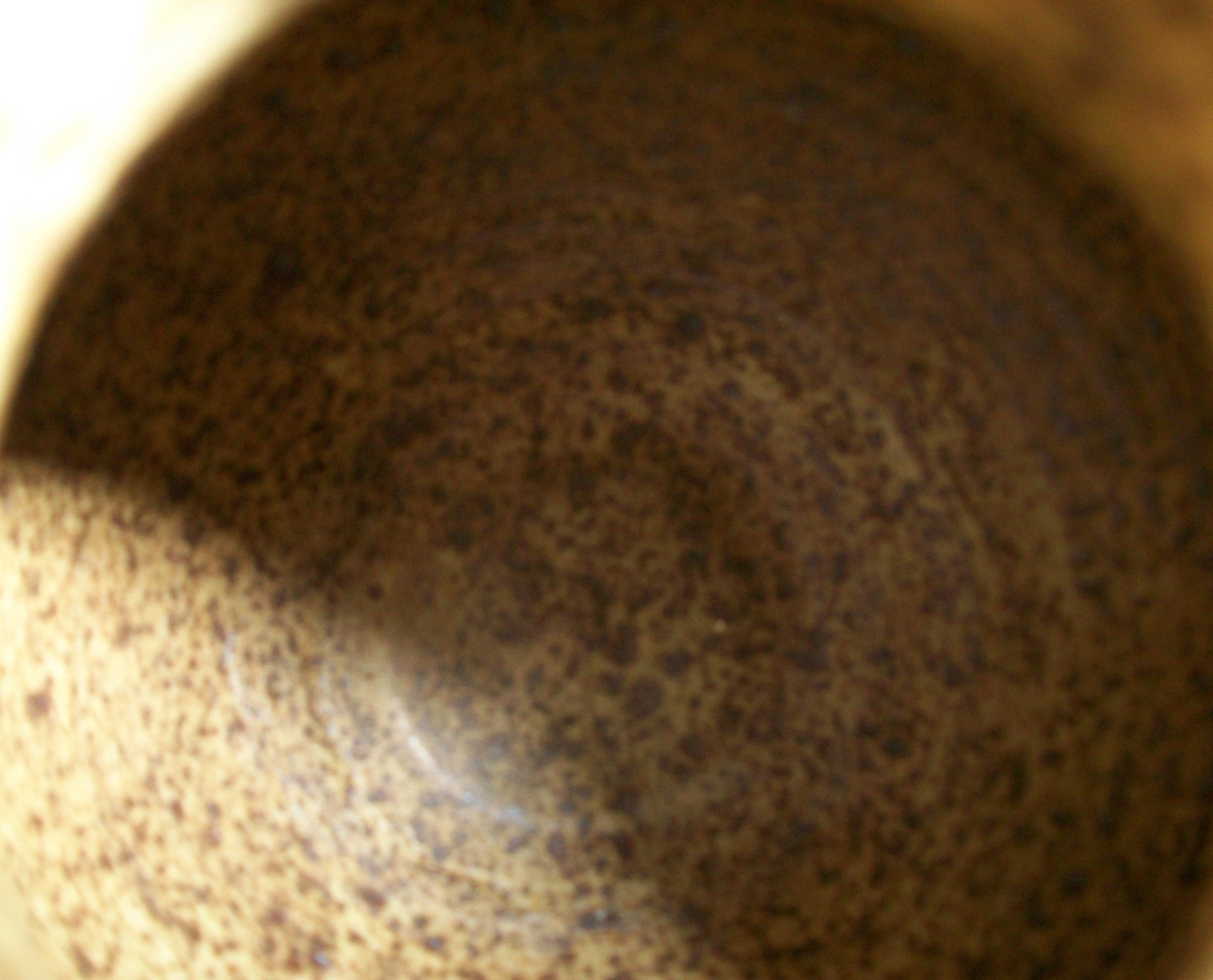 Jarrón de cerámica de hierro de Studio Pottery de mediados de siglo - Firmado - Canadá - Alrededor de 1970 en venta 2