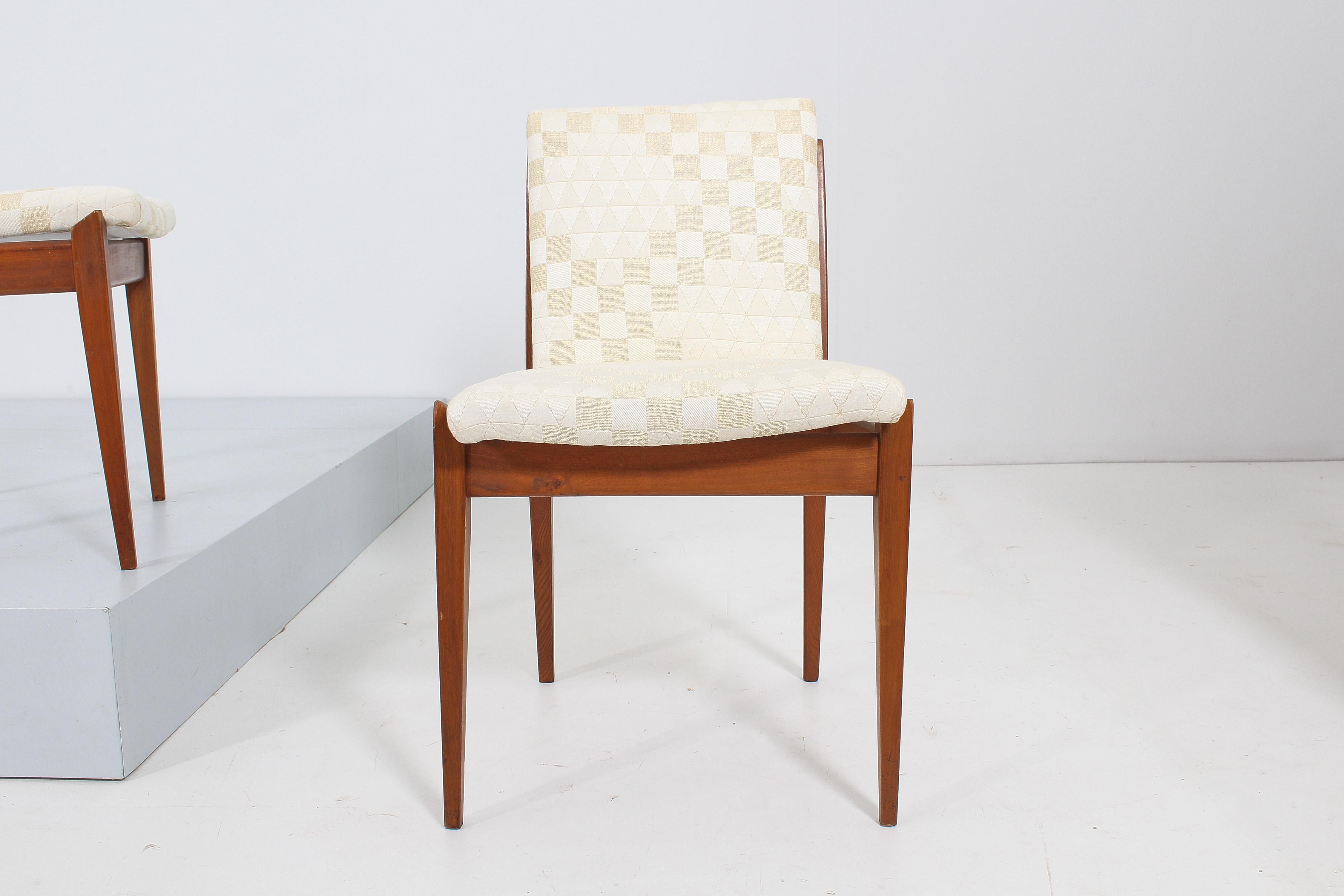 Mid-Century ISA Bergamo Set of 4 Wood and Cream Fabric Chairs, Italy, 1960s  For Sale 9