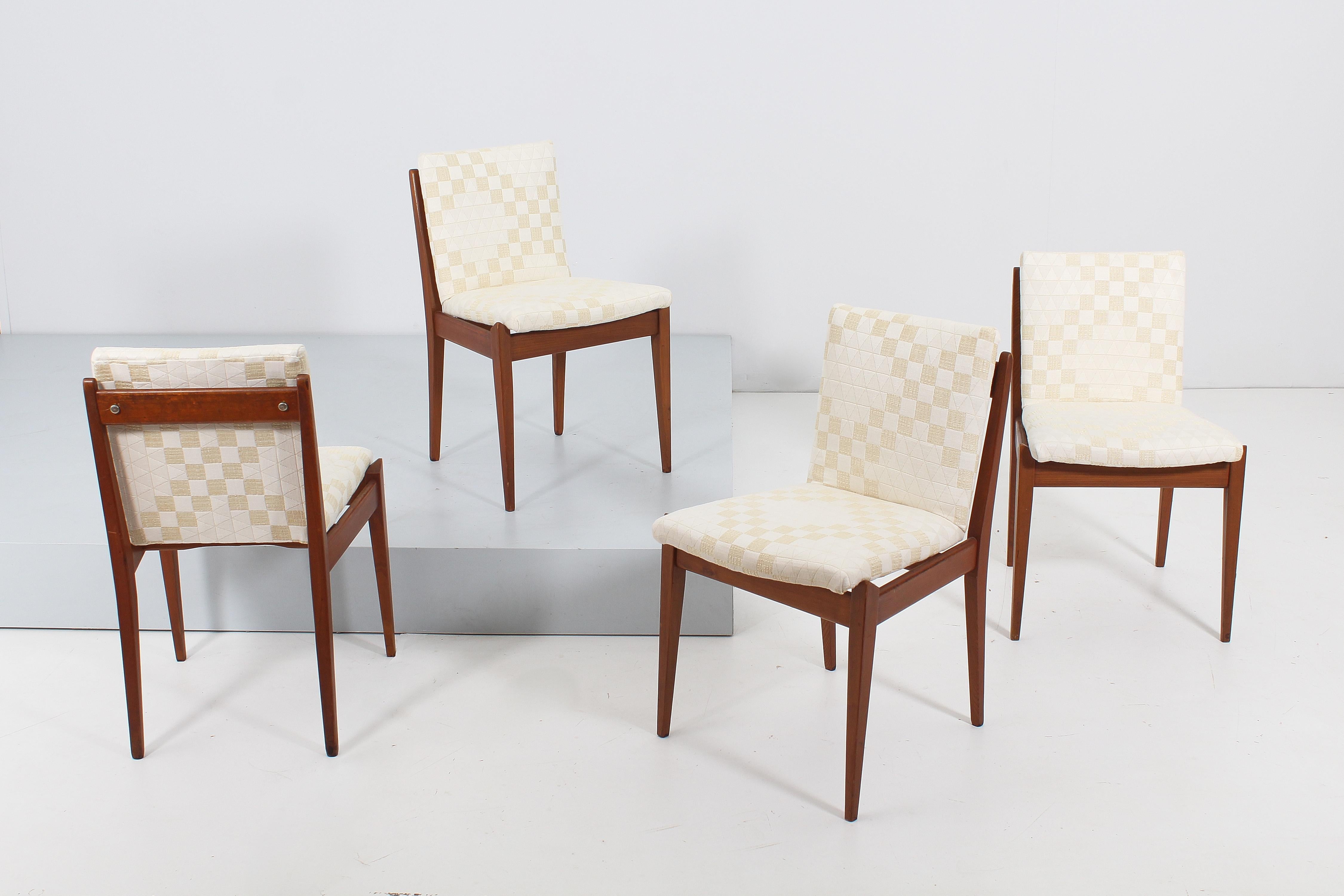 Wonderful and elegant set of four chairs with a harmonious and geometric design with shaped and wood structure and padding covered in creamy white fabric, by ISA Bergamo, Italy in the 1960s.

 