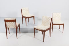 Mid-Century ISA Bergamo Satz von 4 Stühlen aus Holz und cremefarbenem Stoff, Italien, 1960er Jahre