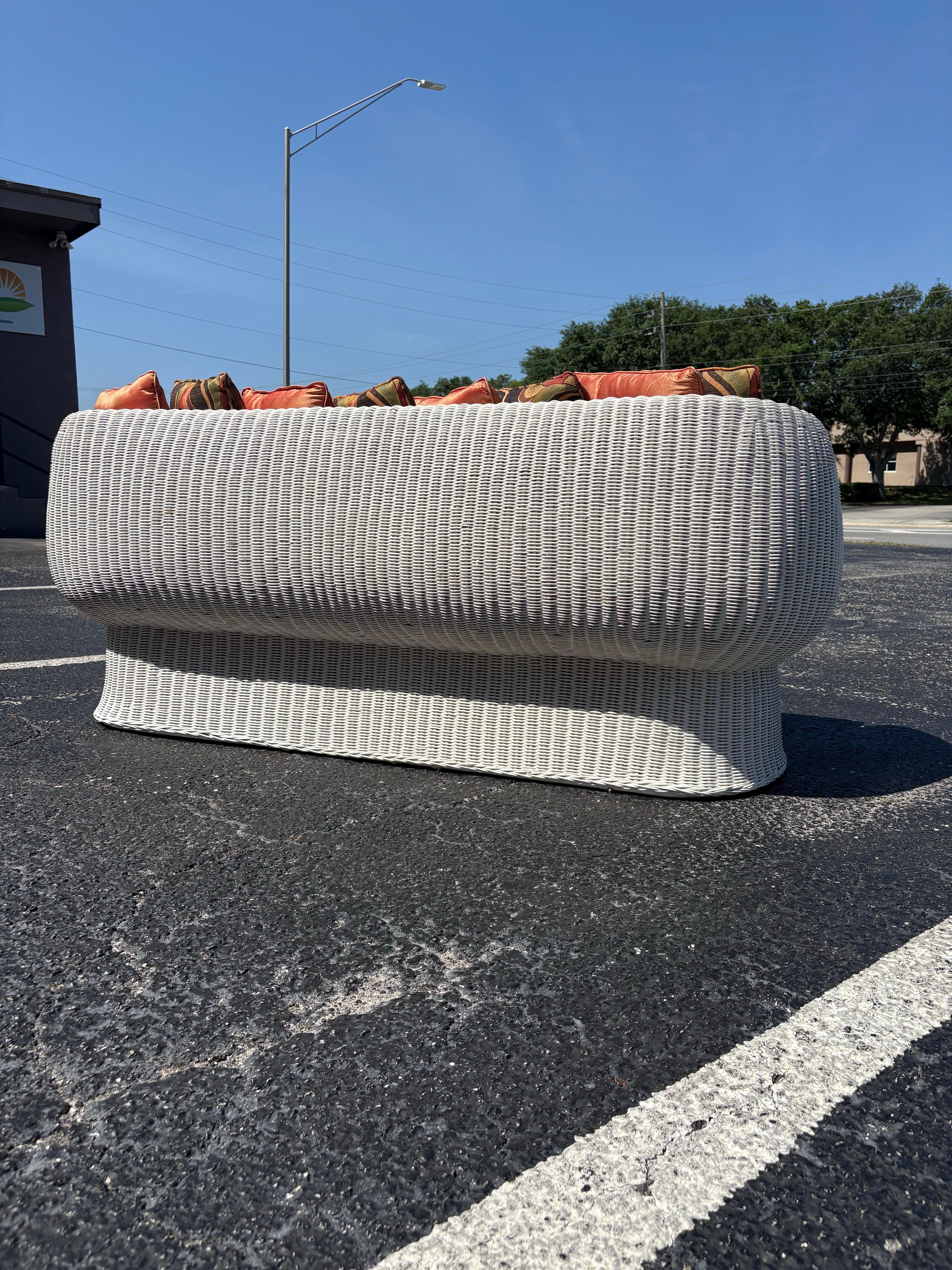 Mid Century Isamu Kenmochi style Wicker Rattan Bubble Mushroom Sofa Settee In Good Condition For Sale In Lutz, FL