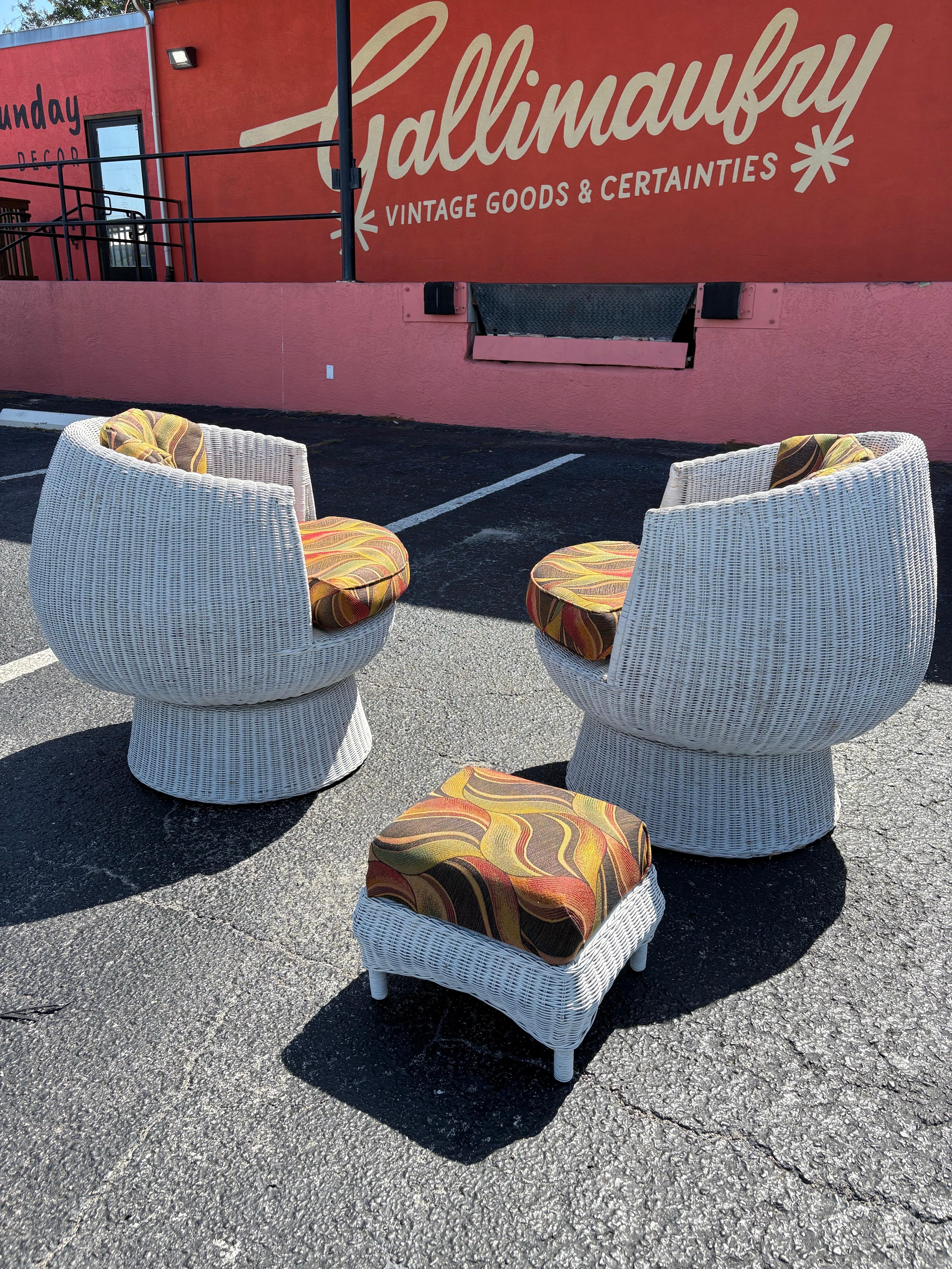 Mid Century Isamu Kenmochi style Wicker Rattan Bubble Mushroom Swivel Chair Pair In Good Condition For Sale In Lutz, FL