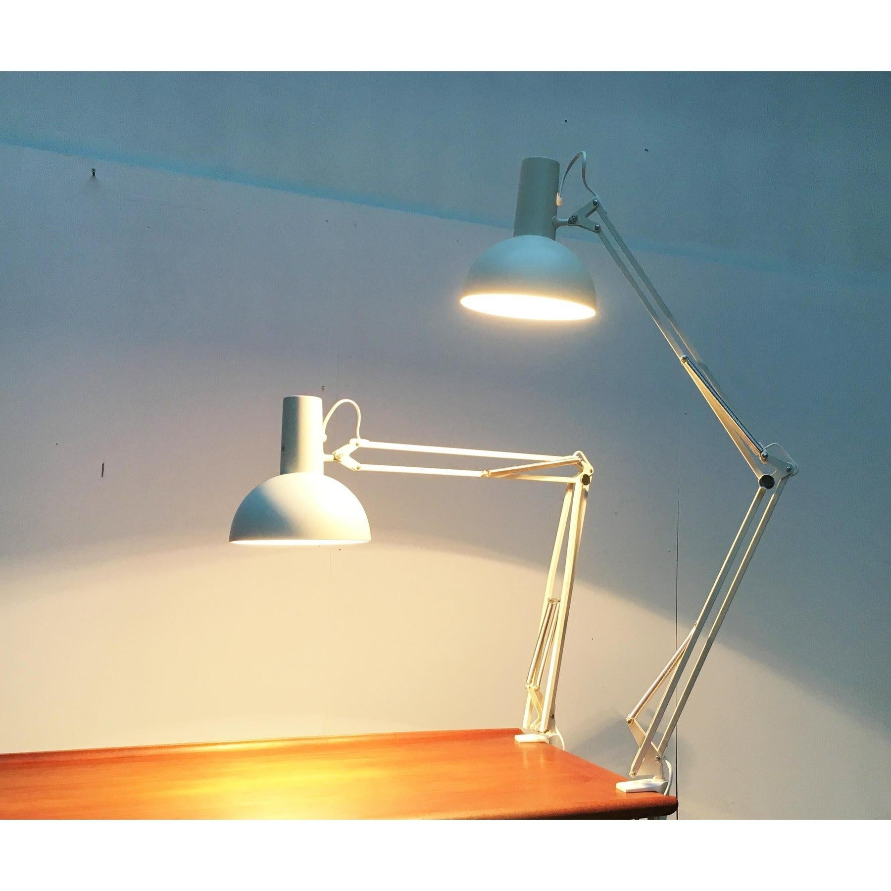Mid-Century IT Task Lamp from Louis Poulsen, 1970s

- Rare desk lamp by Poulsen based on a design from 1972
- The IT lamp is based on the designs and principles of Poul Henningsen
- This is primarily reflected in the shape of the umbrella
- The