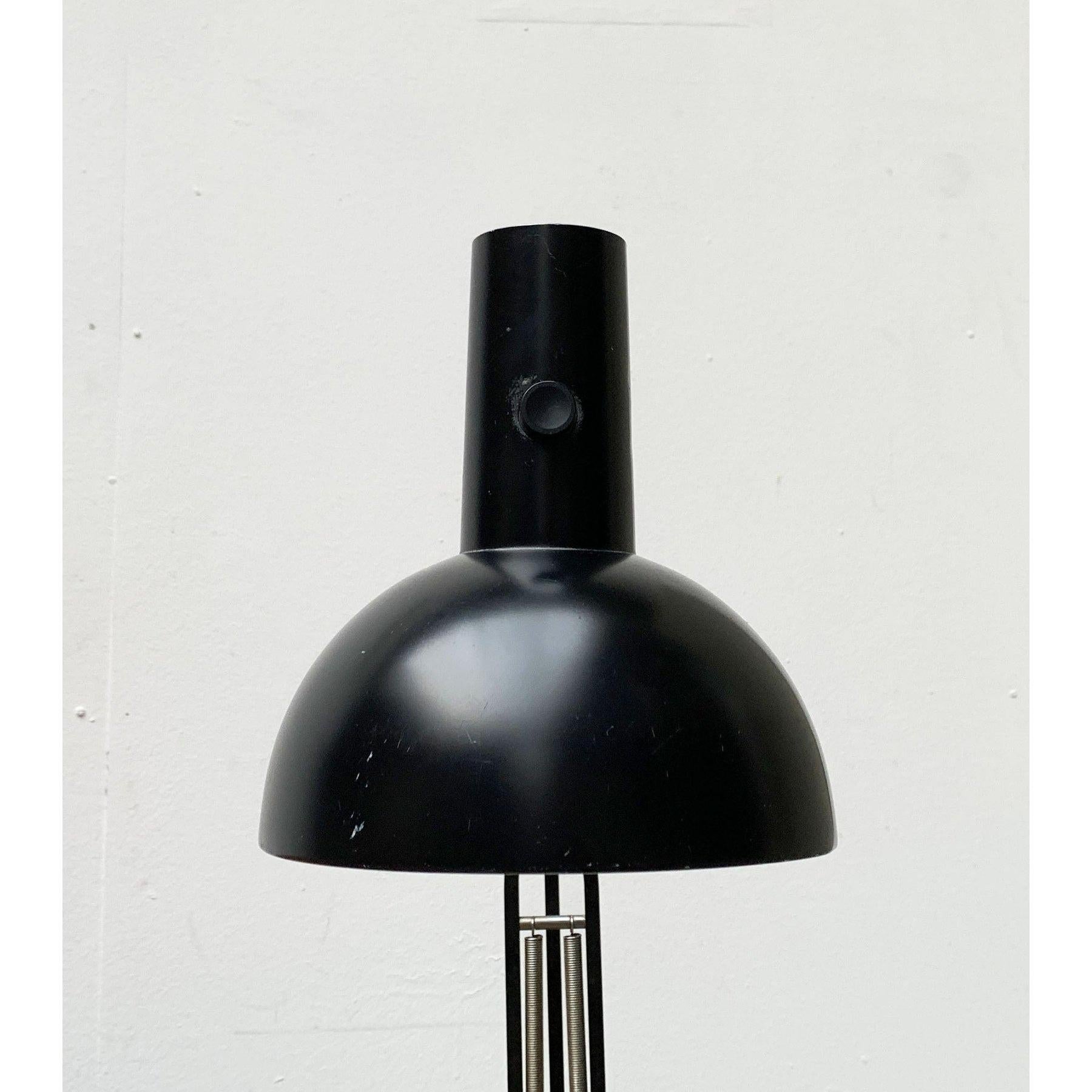Flexible desk lamp from Poulsen according to a draft from 1972. Here in the short version.

The IT Desk Lamp is based on the designs and principles of Poul Henningsen. This is primarily reflected in the shape of the umbrella. The spring arm is a