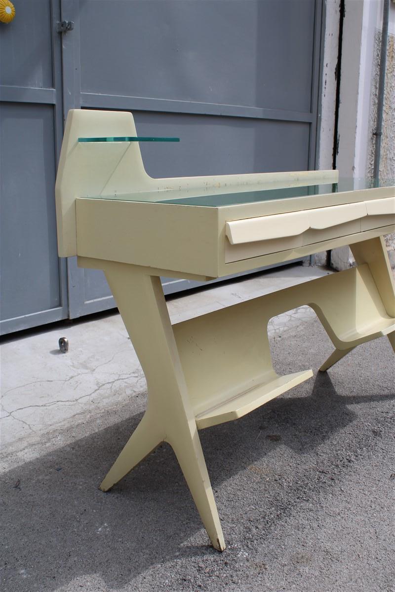 Mid-Century Italia Vanity Desk in Lacquered Wood Gio Ponti Style Colored Dassi For Sale 4