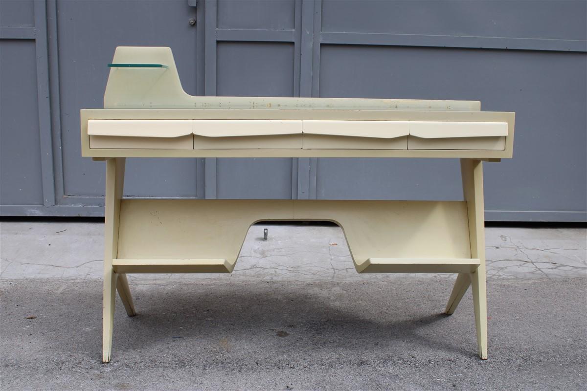 Mid-Century Italia Vanity Desk in Lacquered Wood Gio Ponti Style Colored Dassi For Sale 1