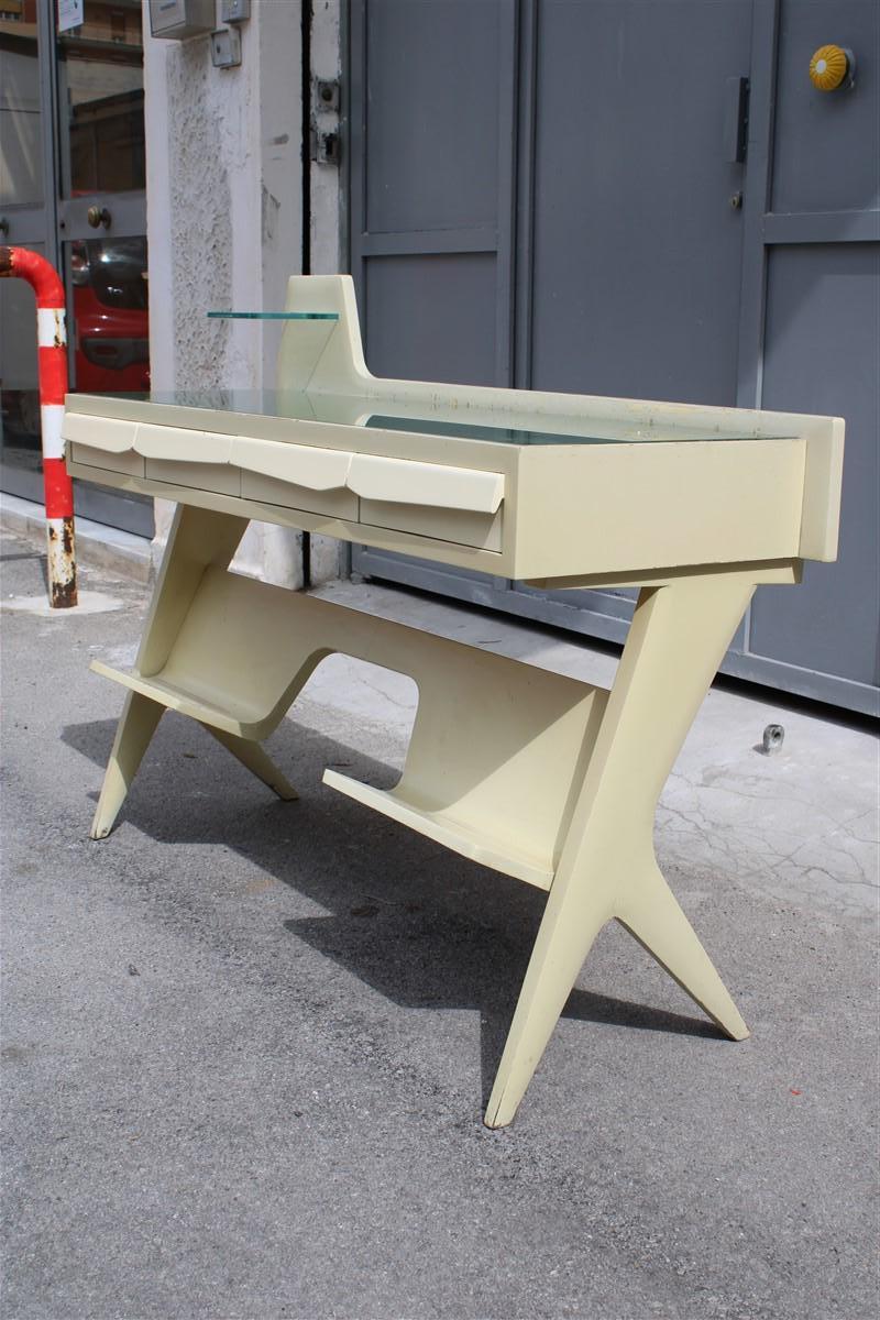 Mid-Century Italia Vanity Desk in Lacquered Wood Gio Ponti Style Colored Dassi For Sale 2
