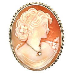 Mid-Century Italian 14 Karat Yellow Gold Shell Cameo Brooch with Diamond 1960s