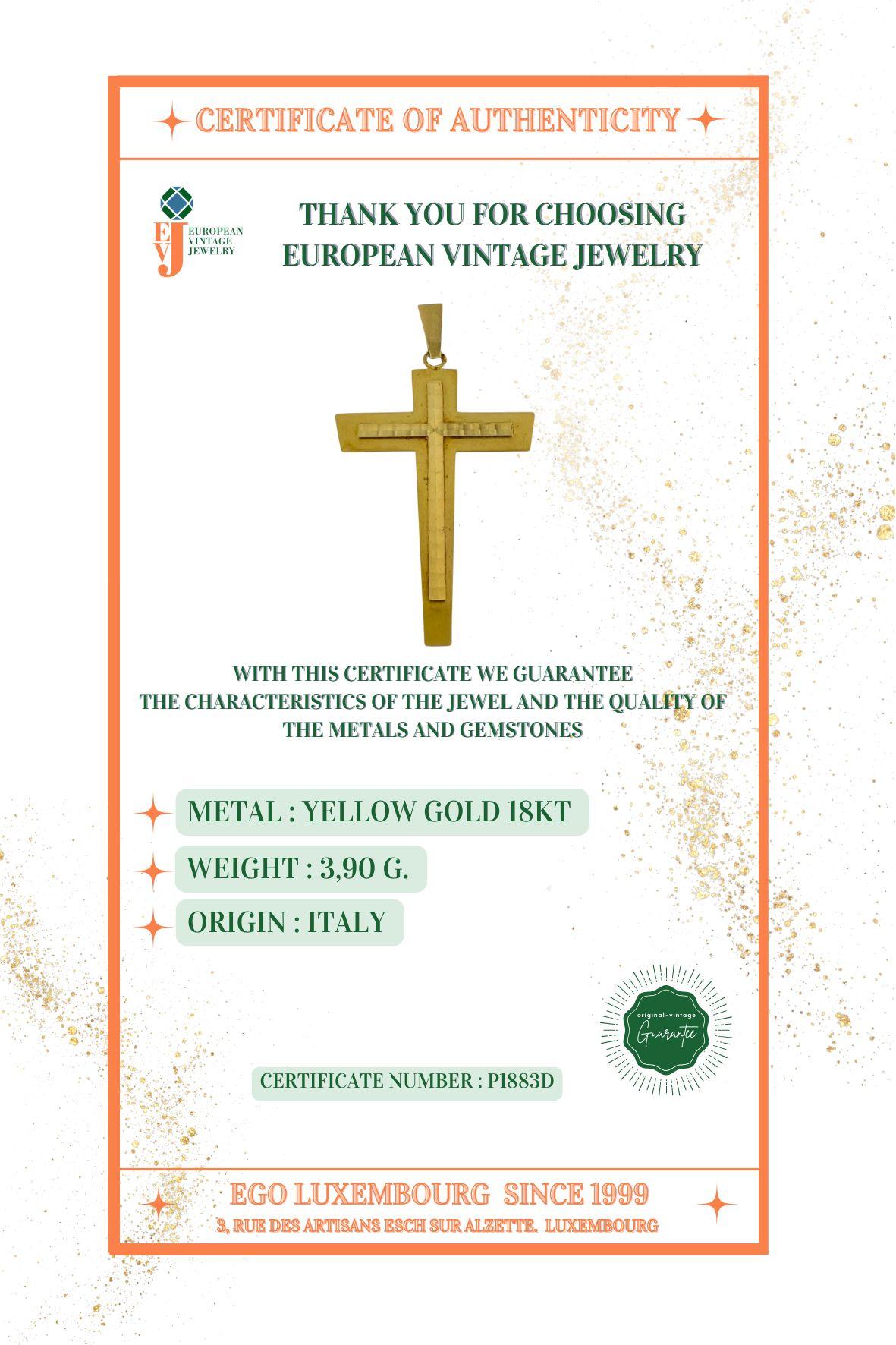 Cruz italiana de oro amarillo de 18 quilates de mediados de siglo en venta 3
