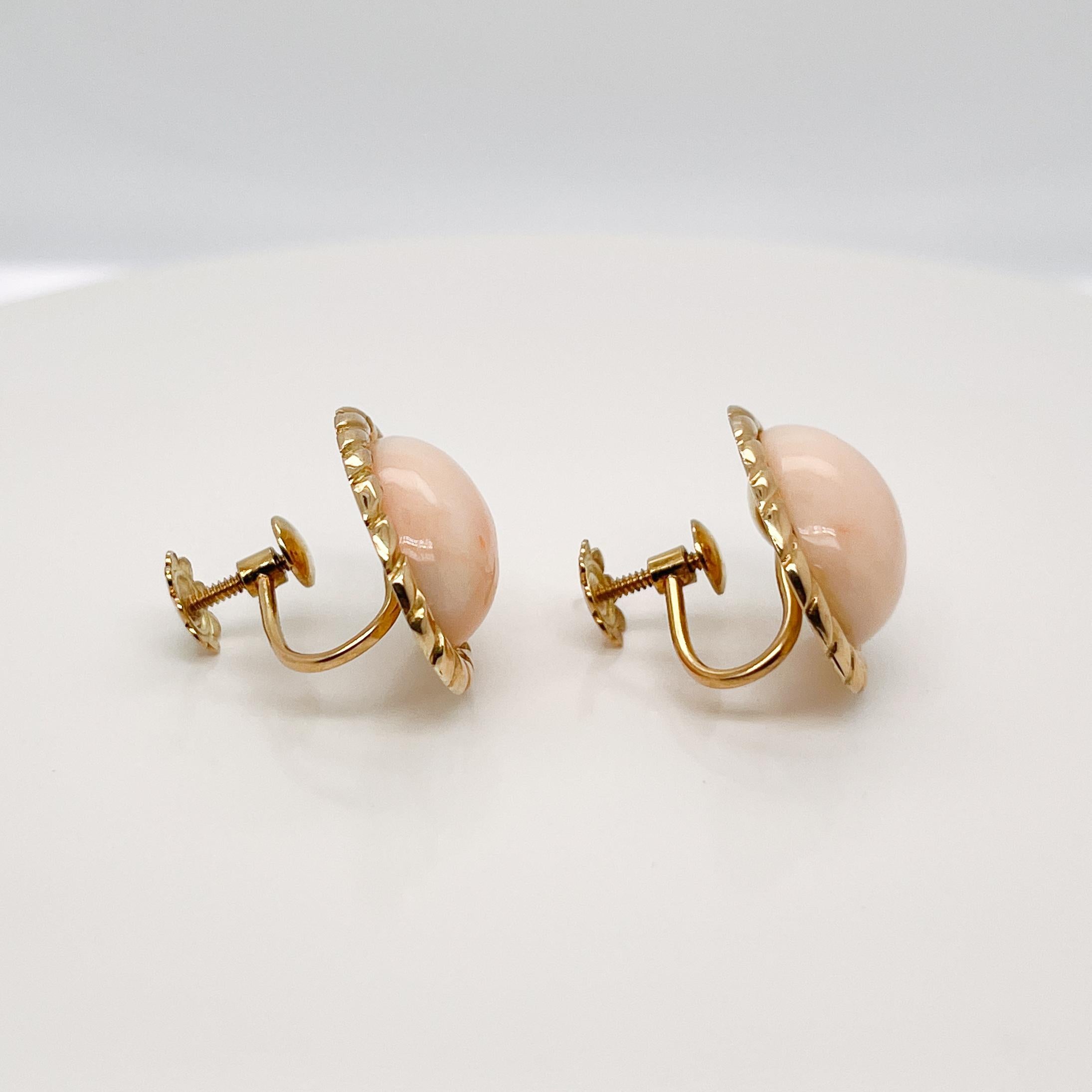 Mid-Century Italian 18K Gold & Pink Coral Cabochon Screw Back Earrings In Good Condition For Sale In Philadelphia, PA