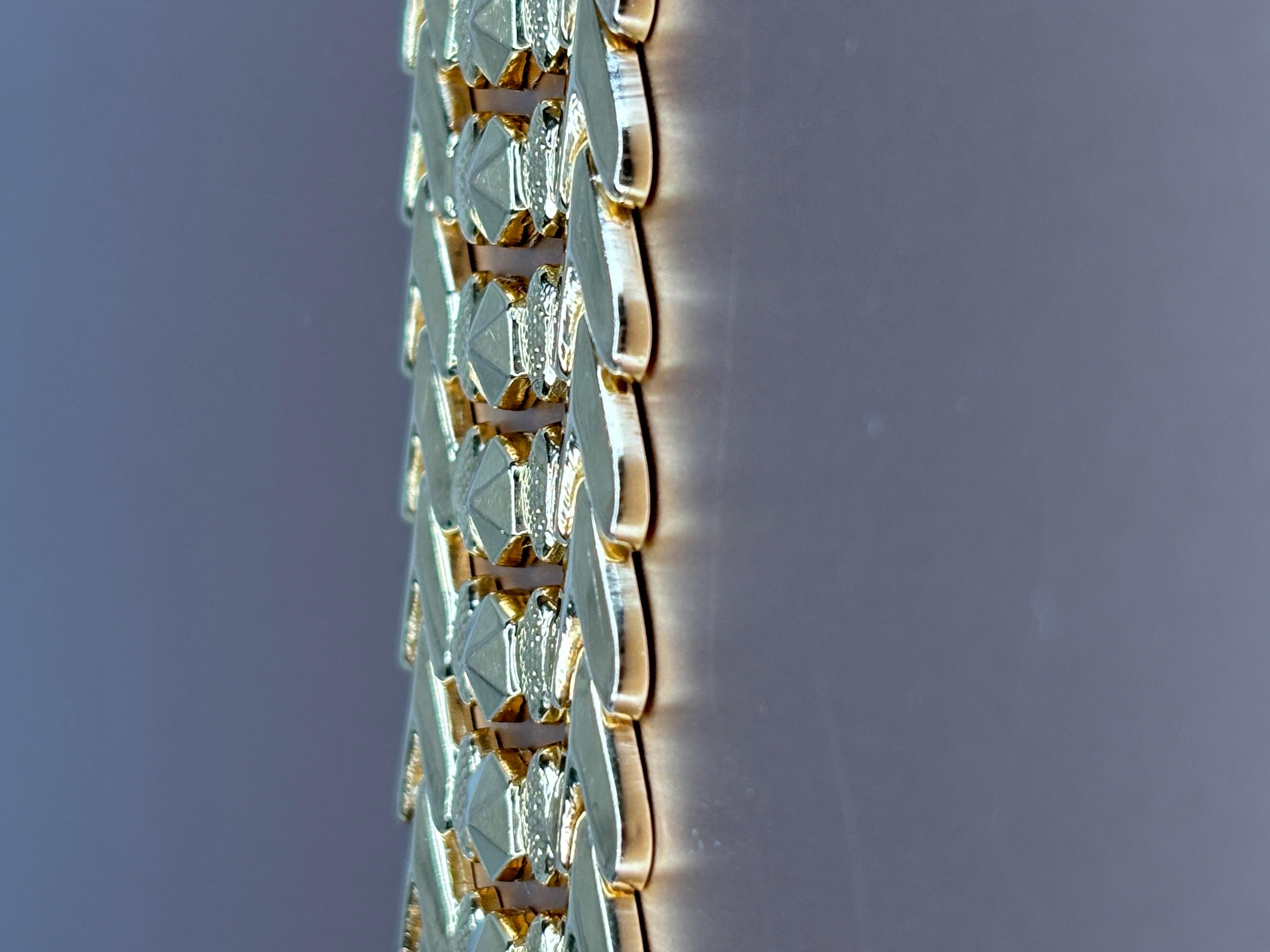 Bracelet à maillons texturé géométrique large italien du milieu du siècle dernier en or jaune rosé 18 carats en vente 8