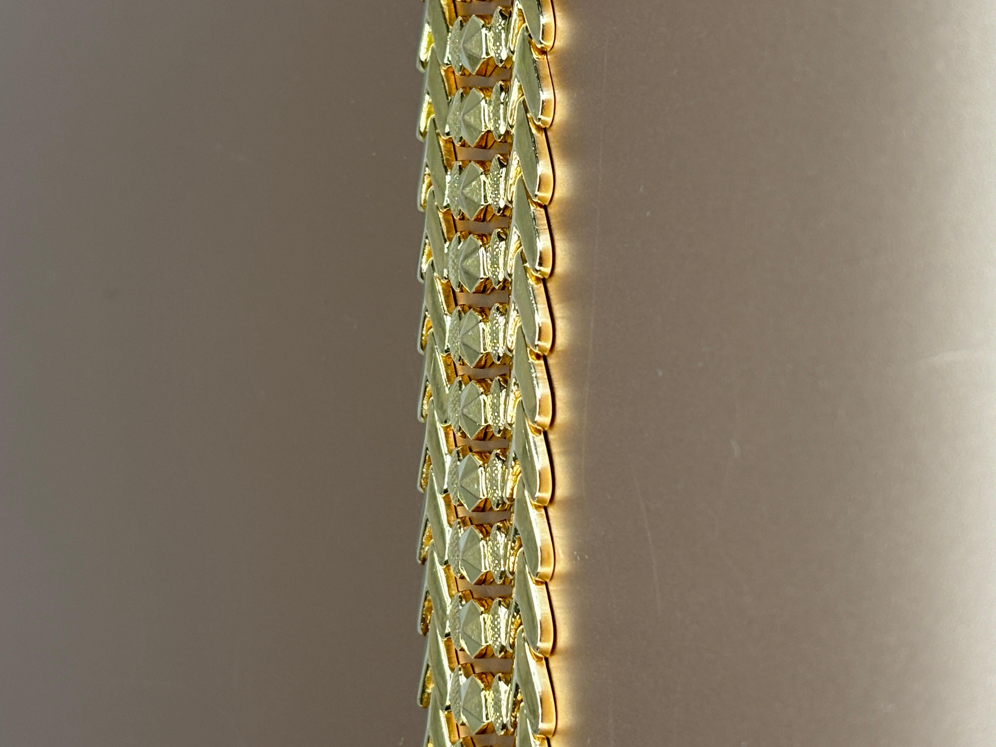 Mid Century Italian 18k Rosy Yellow Gold Wide Geometric Textured Link Bracelet For Sale 9