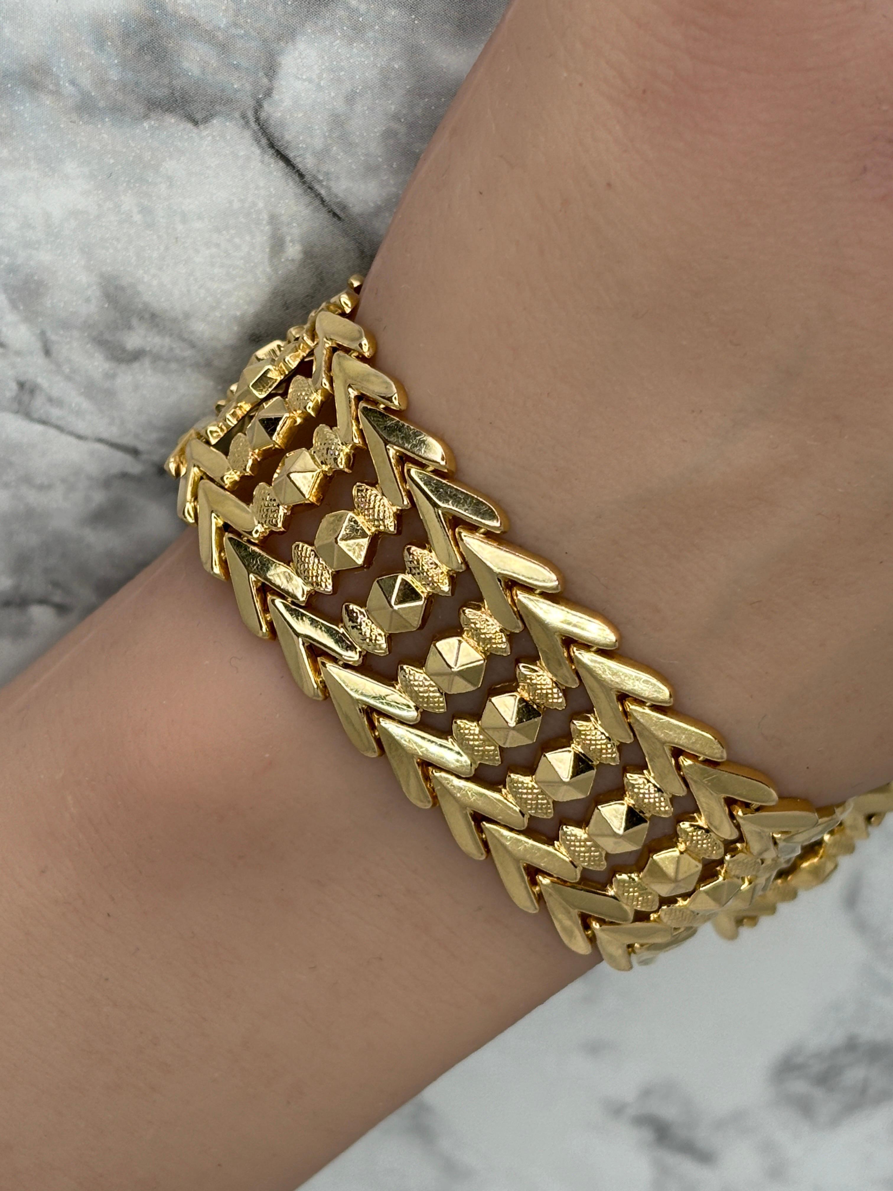 Mid Century Italian 18k Rosy Yellow Gold Wide Geometric Textured Link Bracelet For Sale 10