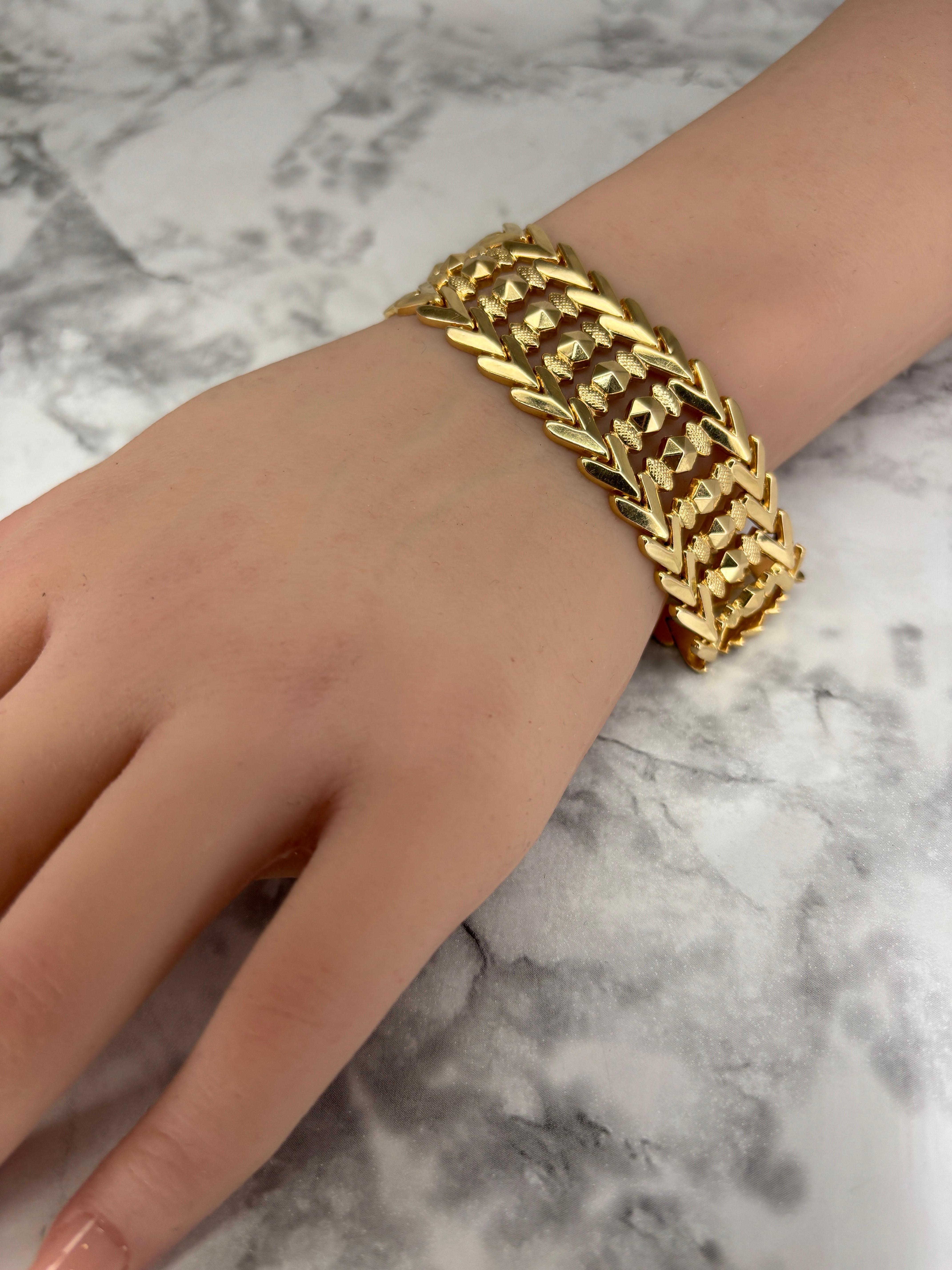 Mid Century Italian 18k Rosy Yellow Gold Wide Geometric Textured Link Bracelet For Sale 11