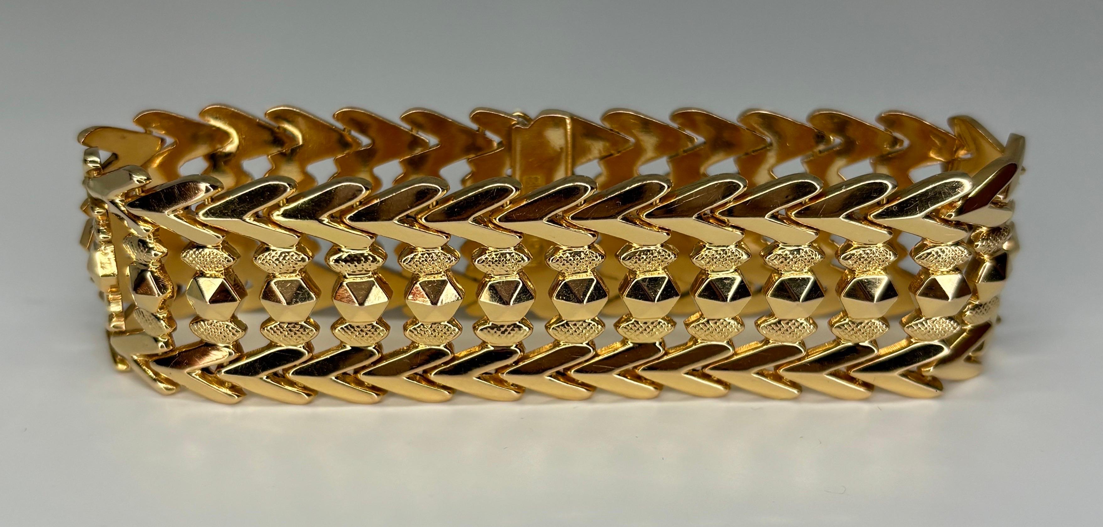 Mid Century Italian 18k Rosy Yellow Gold Wide Geometric Textured Link Bracelet For Sale 1