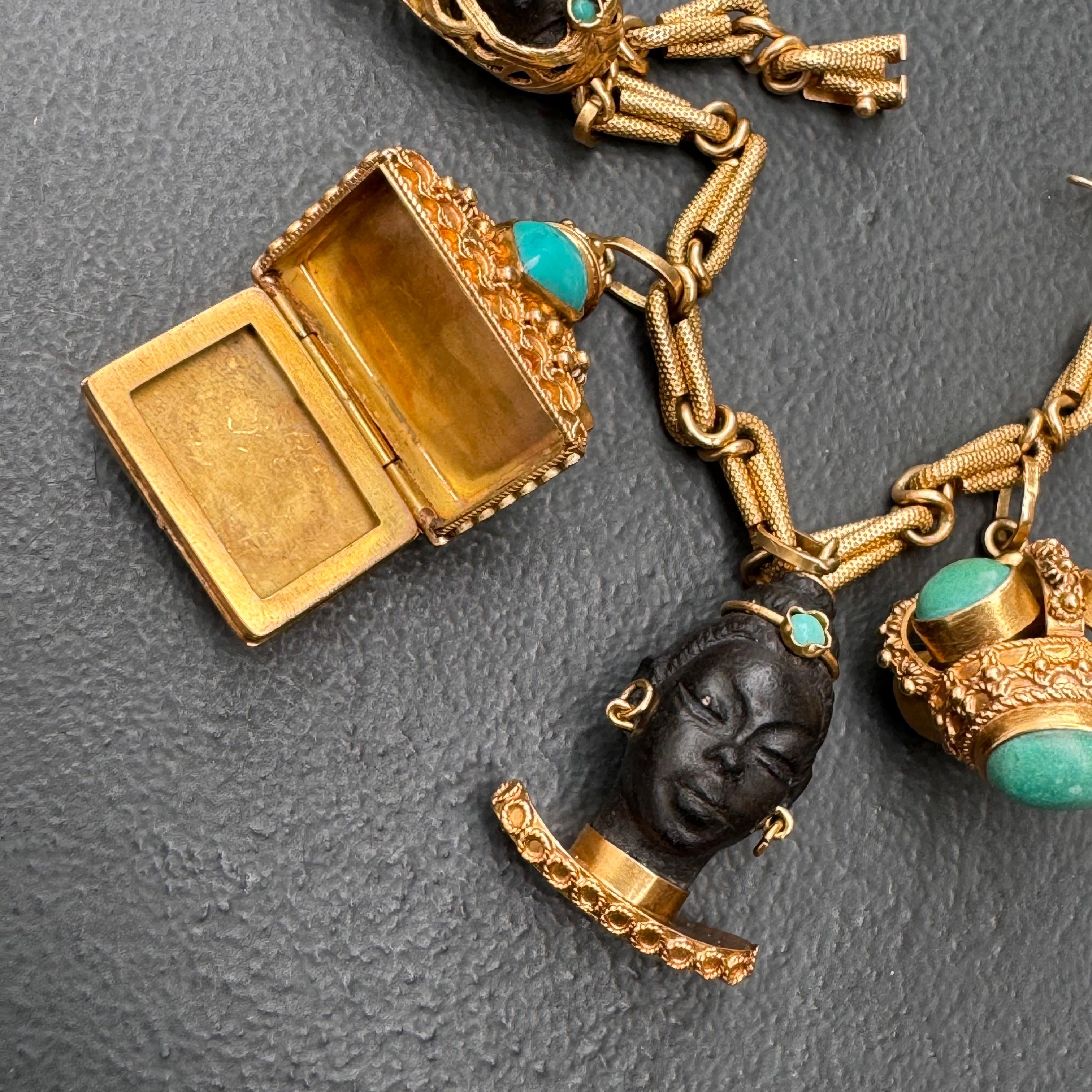 Italienisches 18 Karat Gold Türkis Etruskisches Revival Charm-Medaillon-Armband aus der Mitte des Jahrhunderts  im Angebot 2