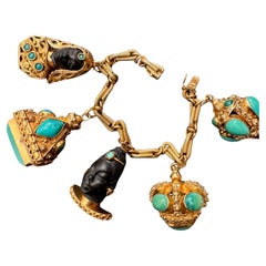 Pulsera relicario de oro de 18 quilates con dijes de turquesa del renacimiento etrusco italiano de mediados de siglo
