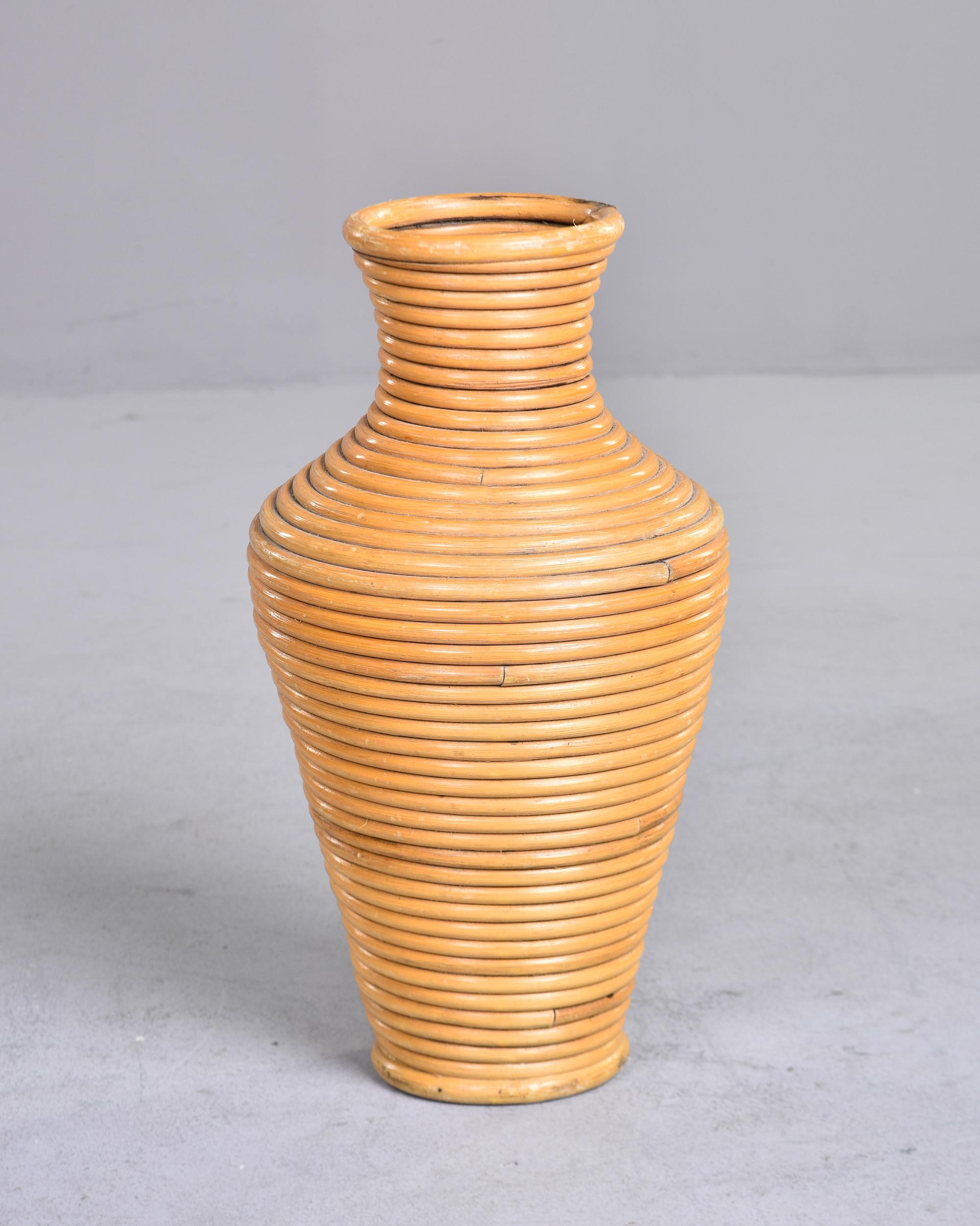 Mid Century Italian 21 Rattan Bodenvase (Italienisch) im Angebot