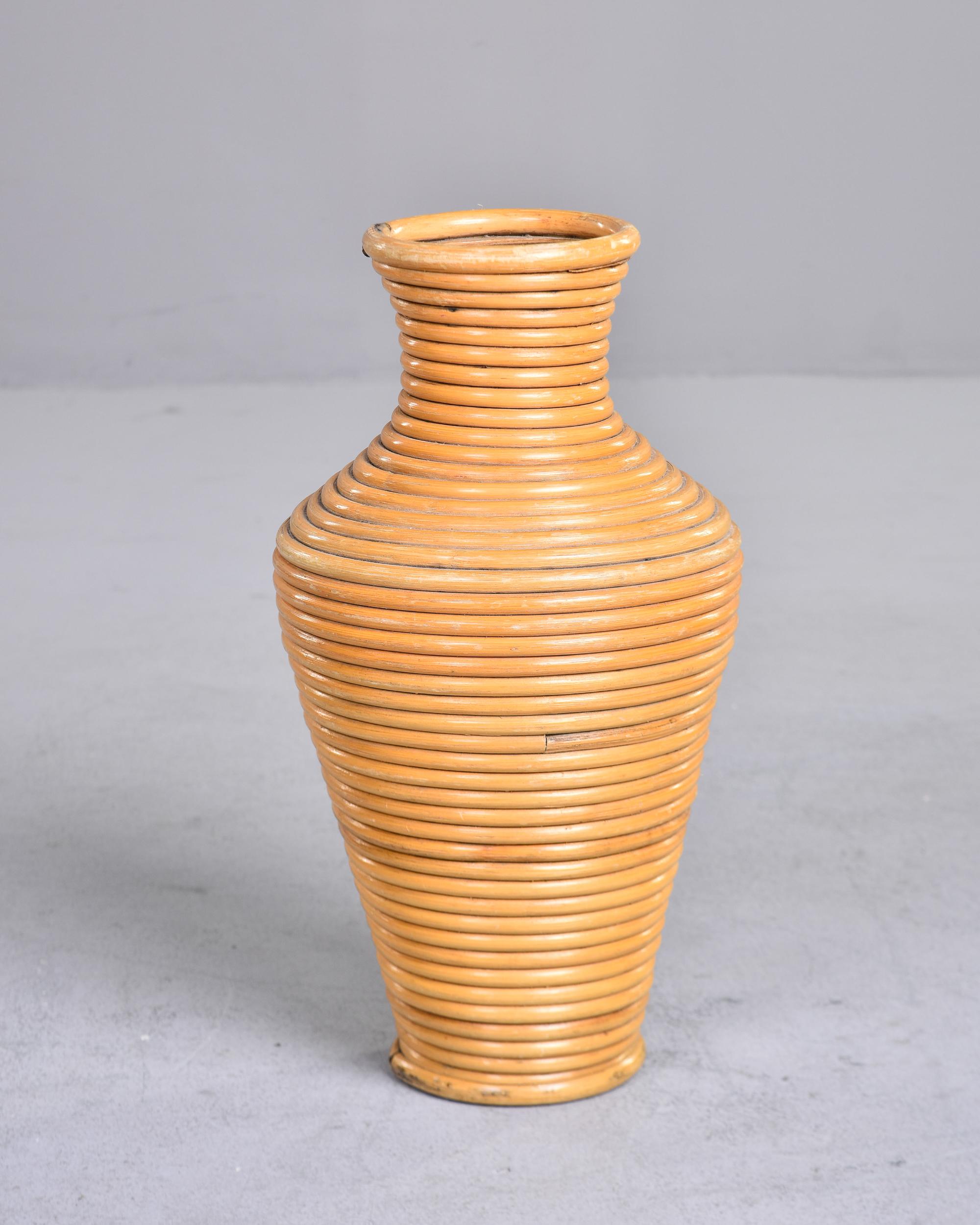 Mid Century Italian 21 Rattan Bodenvase (20. Jahrhundert) im Angebot