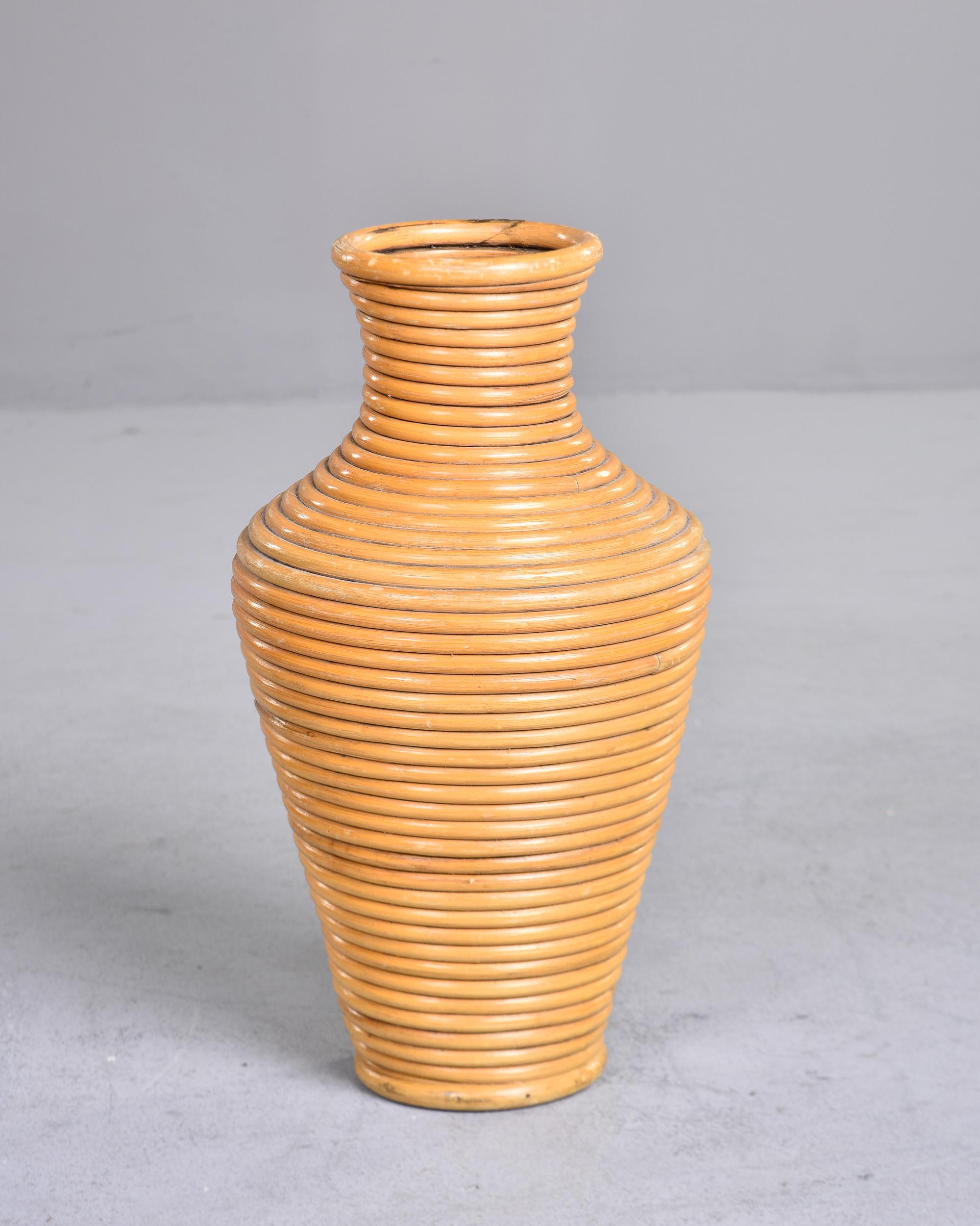 Mid Century Italian 21 Rattan Bodenvase im Angebot 1