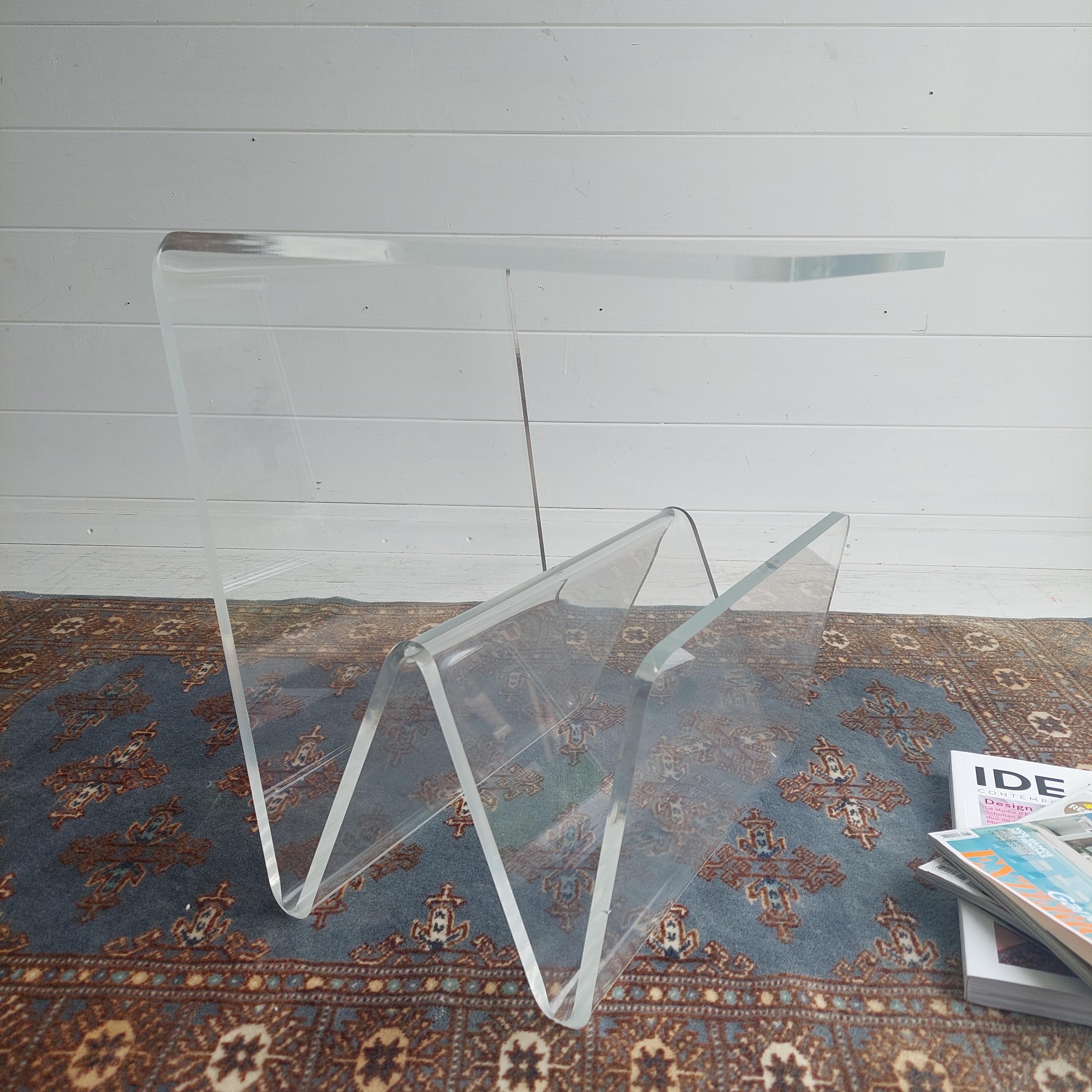 Mid Century Italian Acrylic Plexiglass Side Table with magazine rack, 70s 11