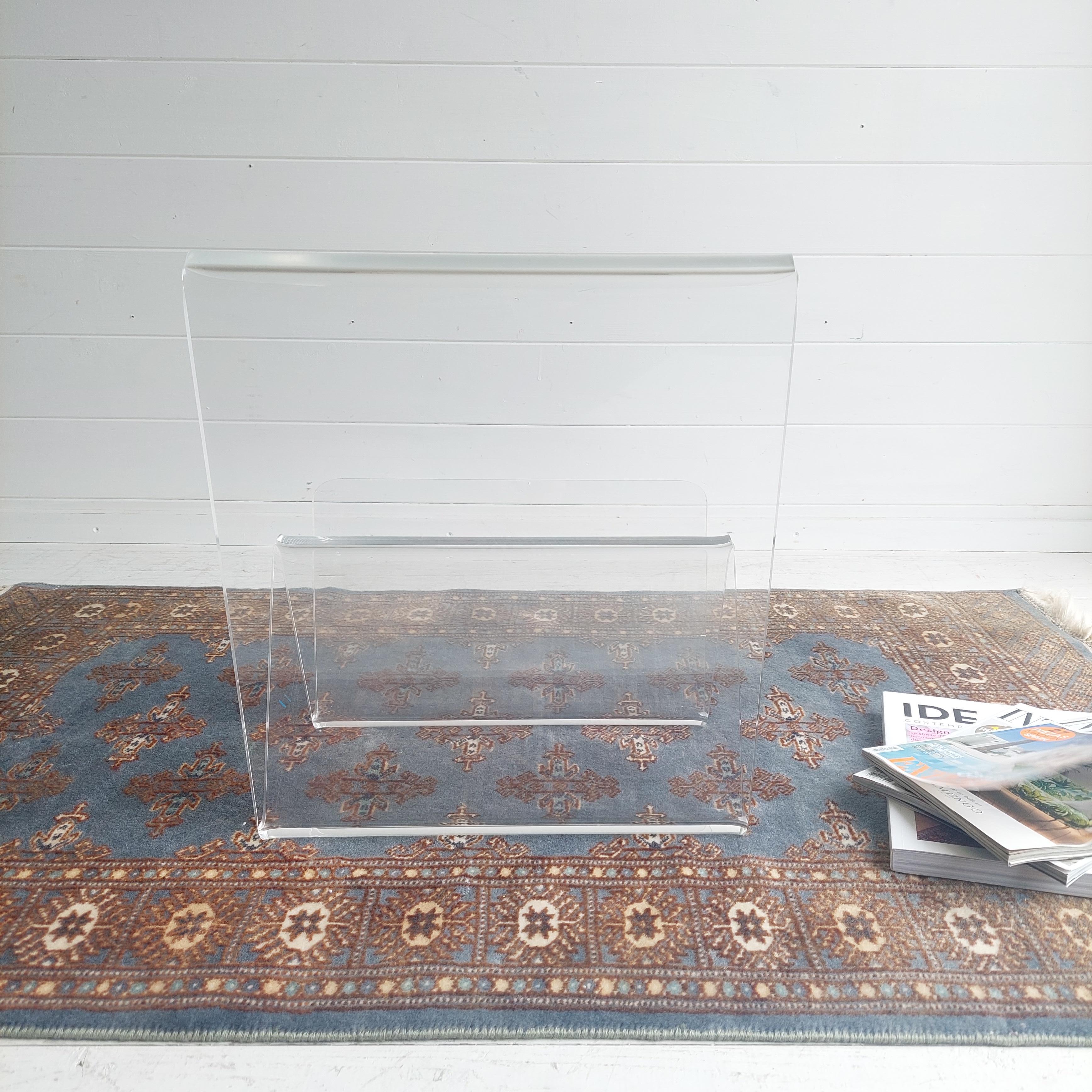 Mid Century Italian Acrylic Plexiglass Side Table with magazine rack, 70s 12