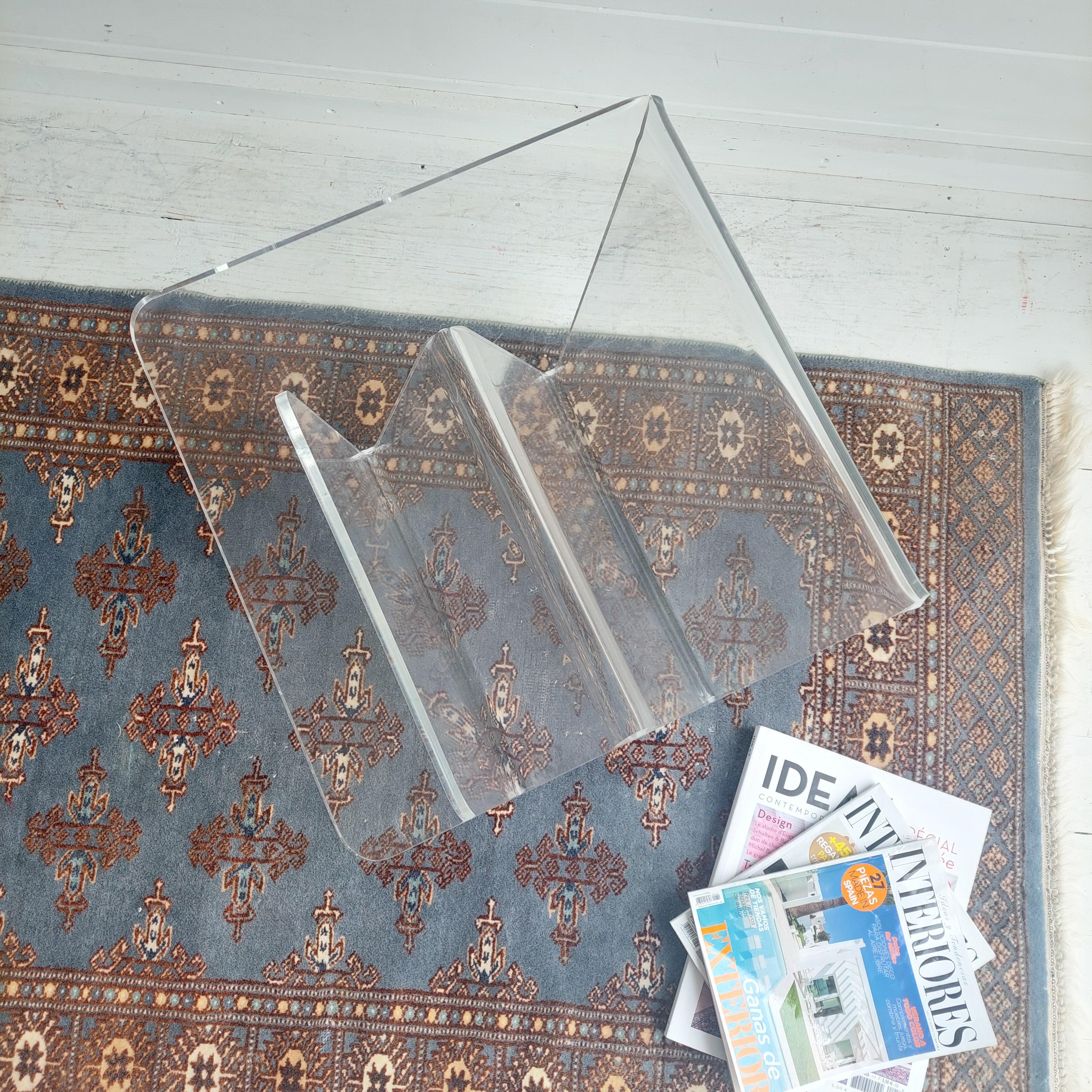 Mid Century Italian Acrylic Plexiglass Side Table with magazine rack, 70s 1
