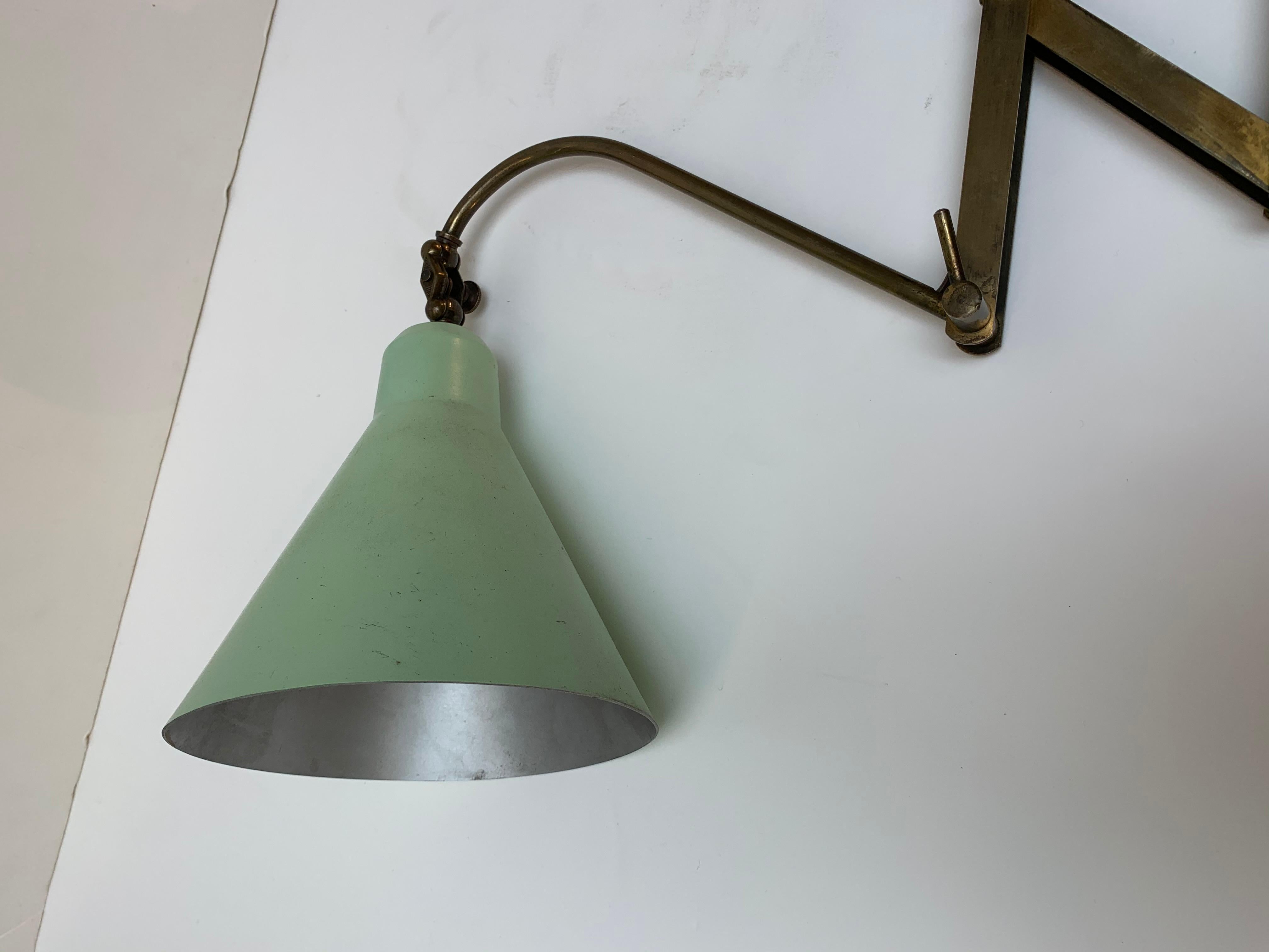Midcentury Italian Adjustable and Extensible Brass Wall Light 5