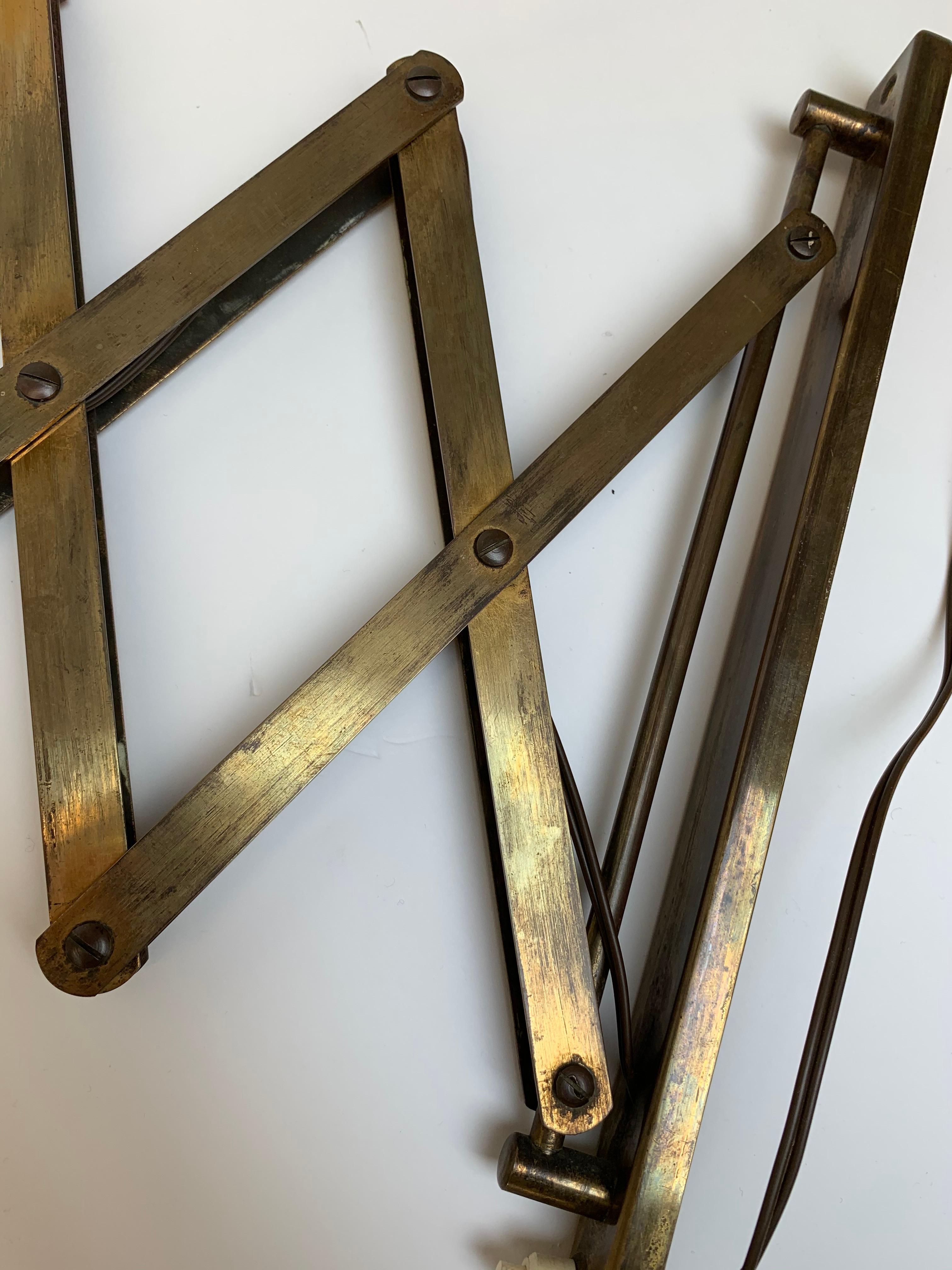 Midcentury Italian Adjustable and Extensible Brass Wall Light 2