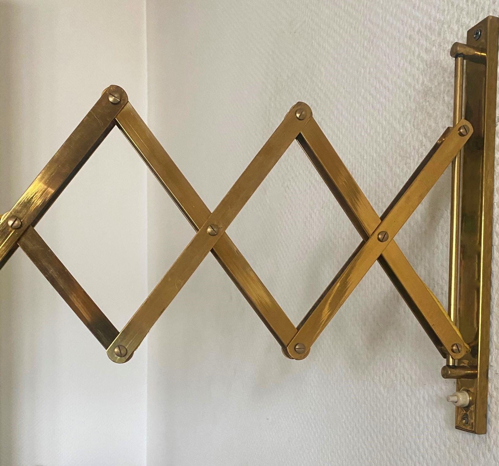 Midcentury Italian Adjustable Brass Wall Sconce with Black Lacquered Metal Shade For Sale 8