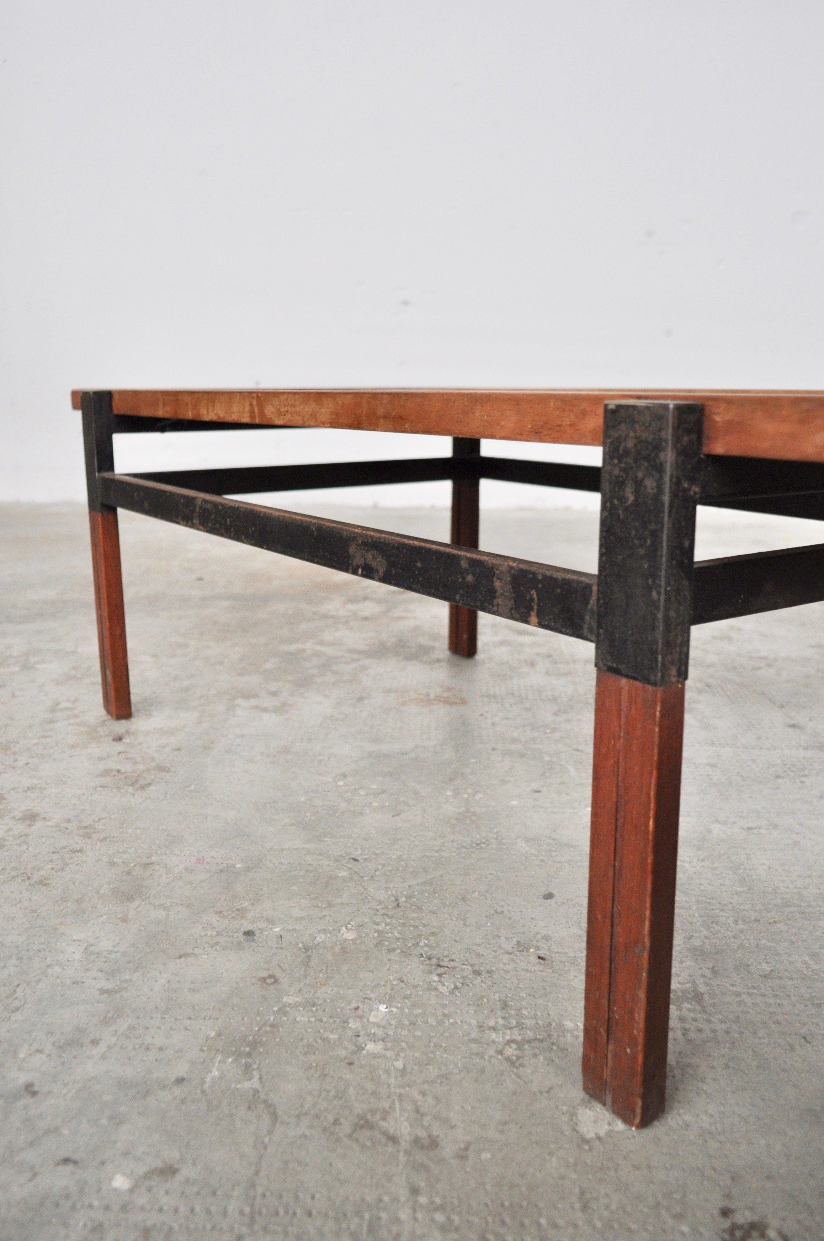 Ferro Mid-Century Italian Afrormosia Coffee Table – 1950s Iron and Colored Resin in vendita