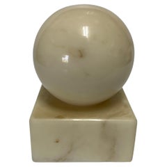 Presse-papier géométrique en albâtre italien du milieu du siècle, sculpté à la main