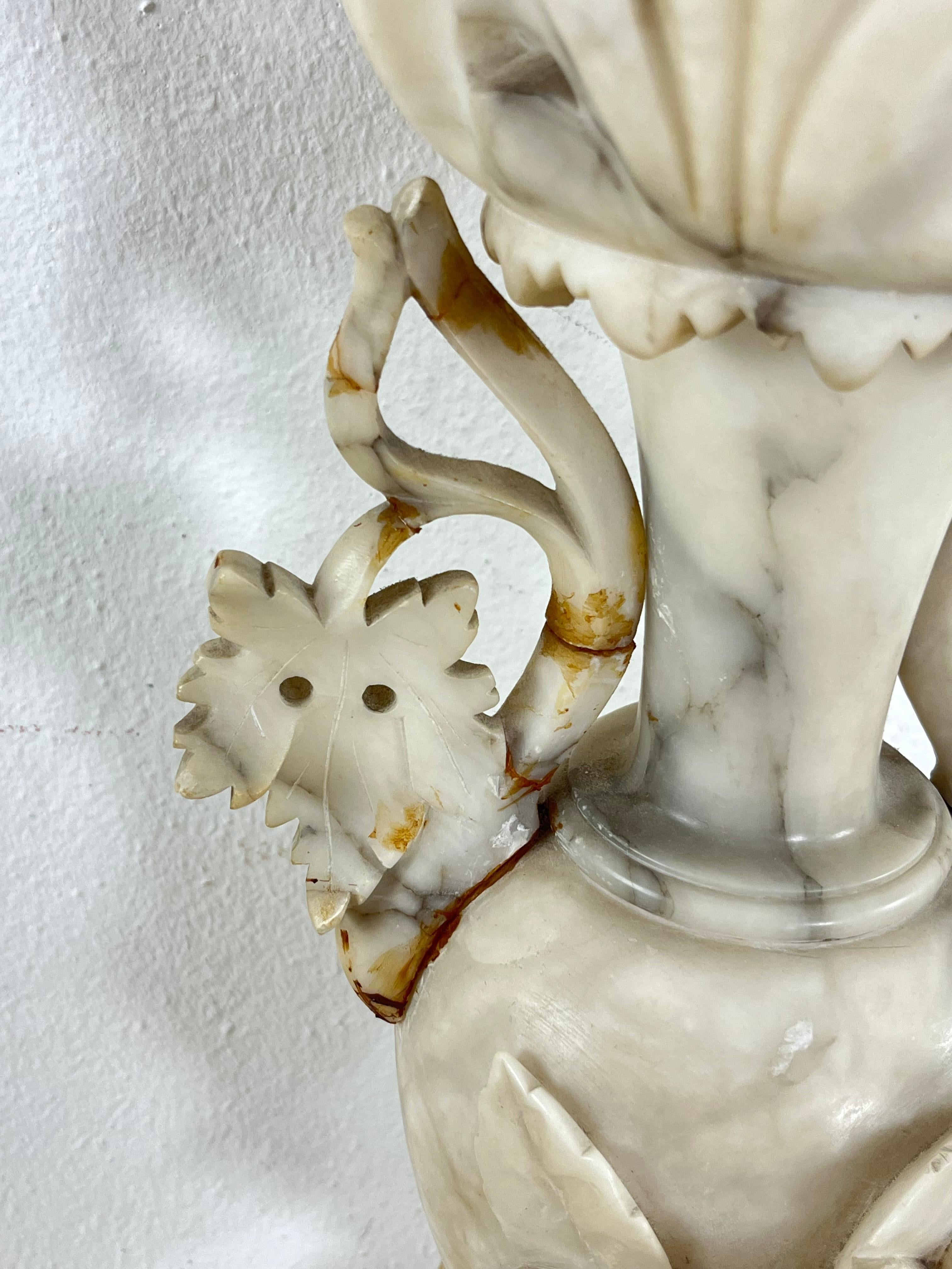 Italienische Alabaster-Vase aus der Jahrhundertmitte, 1930er Jahre (Mitte des 20. Jahrhunderts) im Angebot