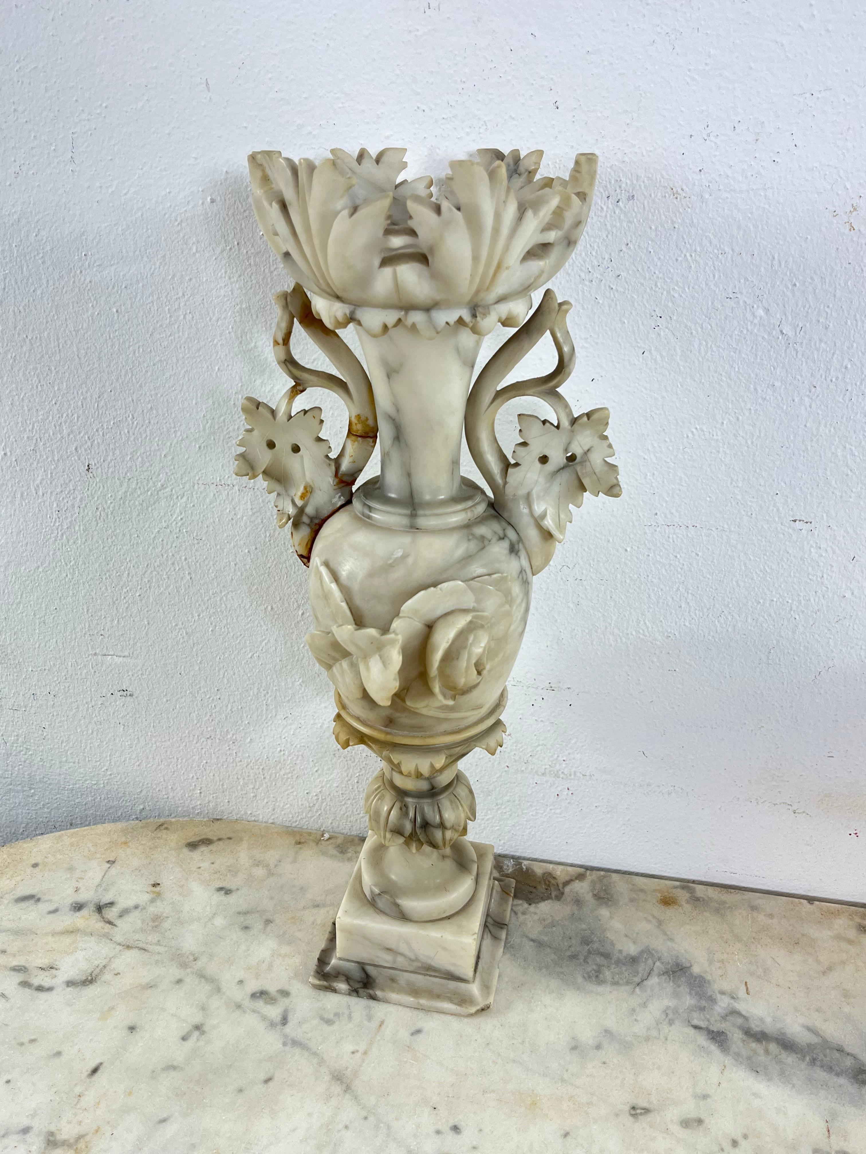Italienische Alabaster-Vase aus der Jahrhundertmitte, 1930er Jahre im Angebot 1
