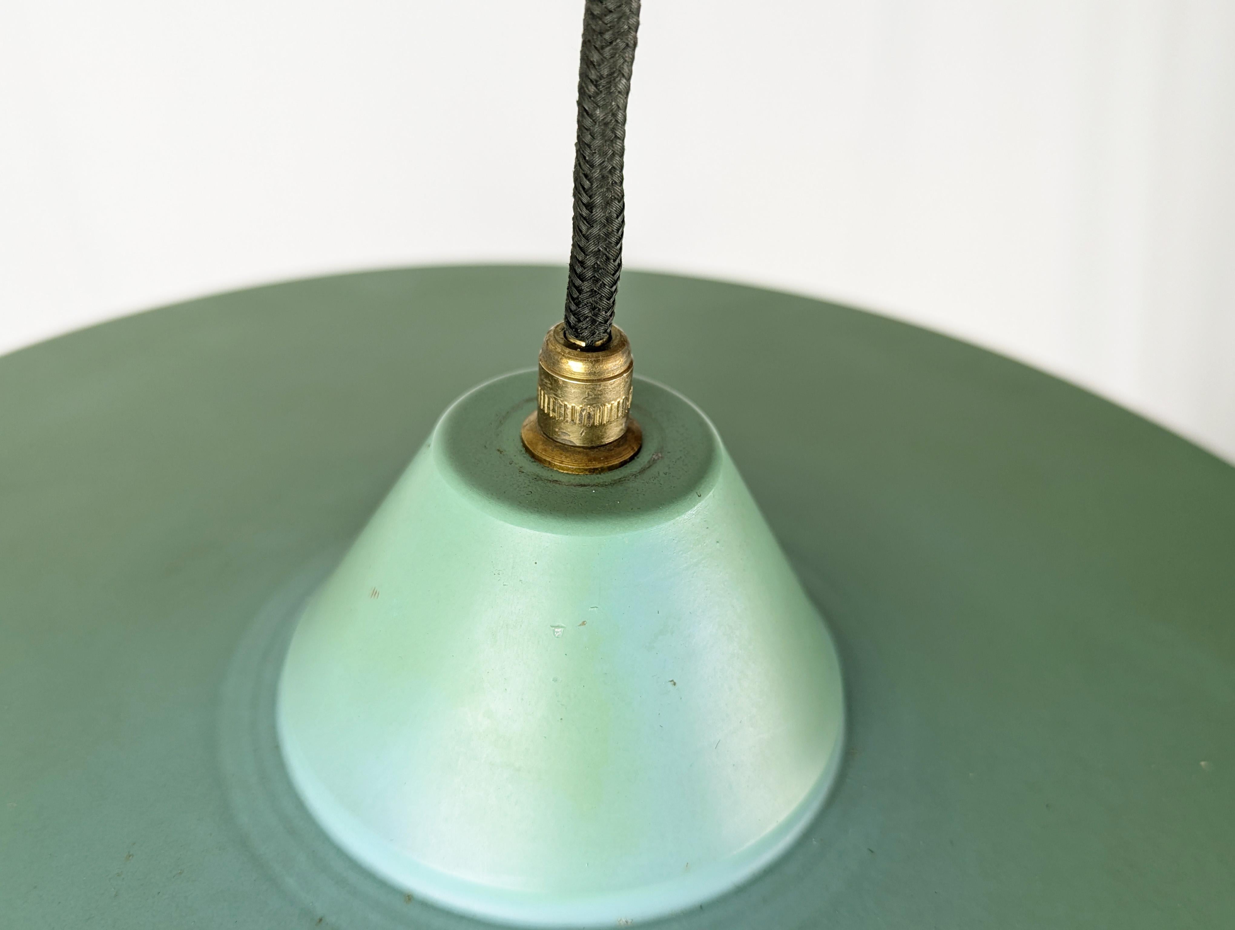 italien Lampe suspendue à contrepoids en aigue-marine et laiton, Italie du milieu du siècle, années 1950 en vente