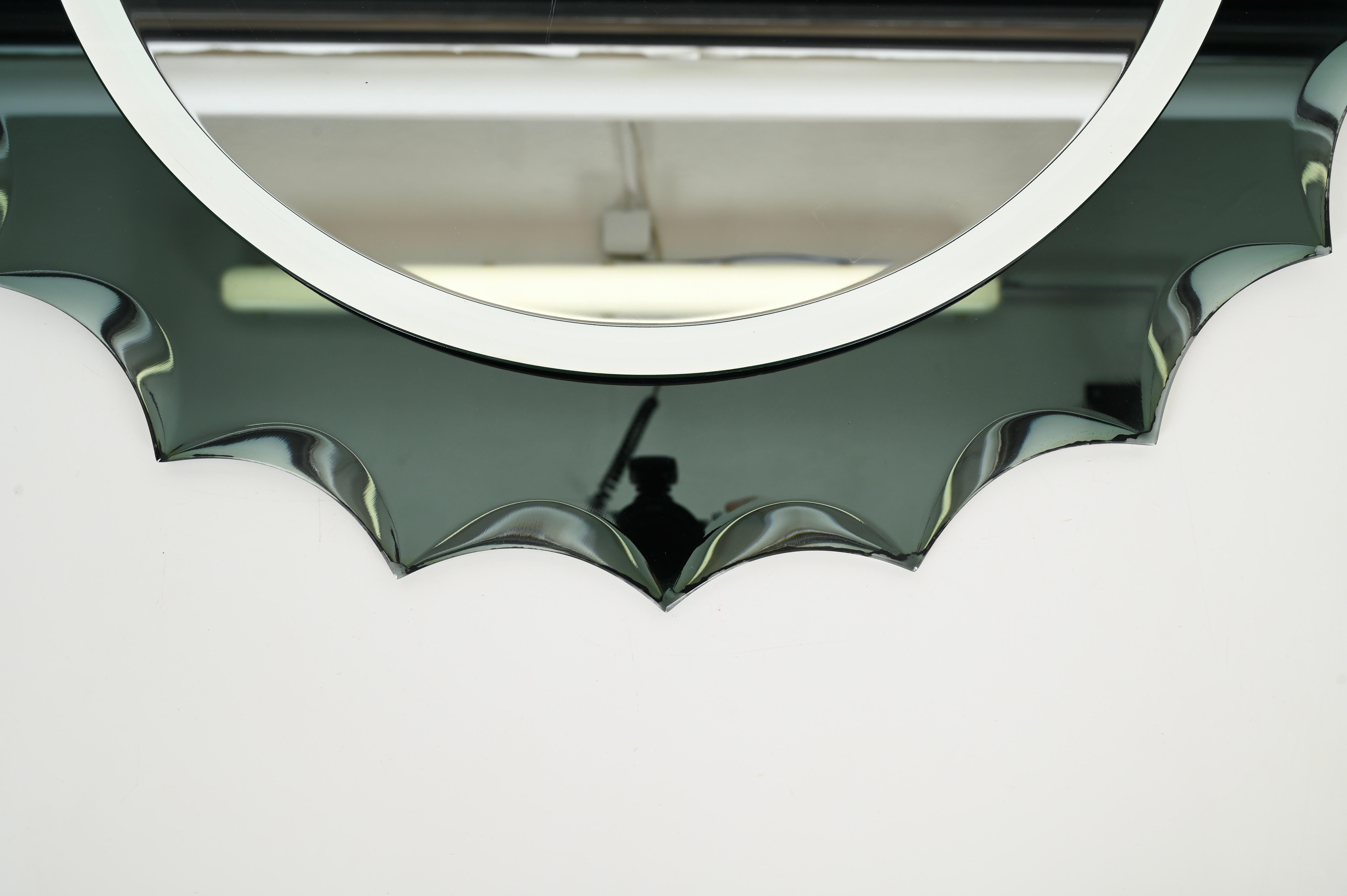 Milieu du XXe siècle Miroir rond biseauté vert aigue-marine italien de Cristal Arte, années 1960 en vente