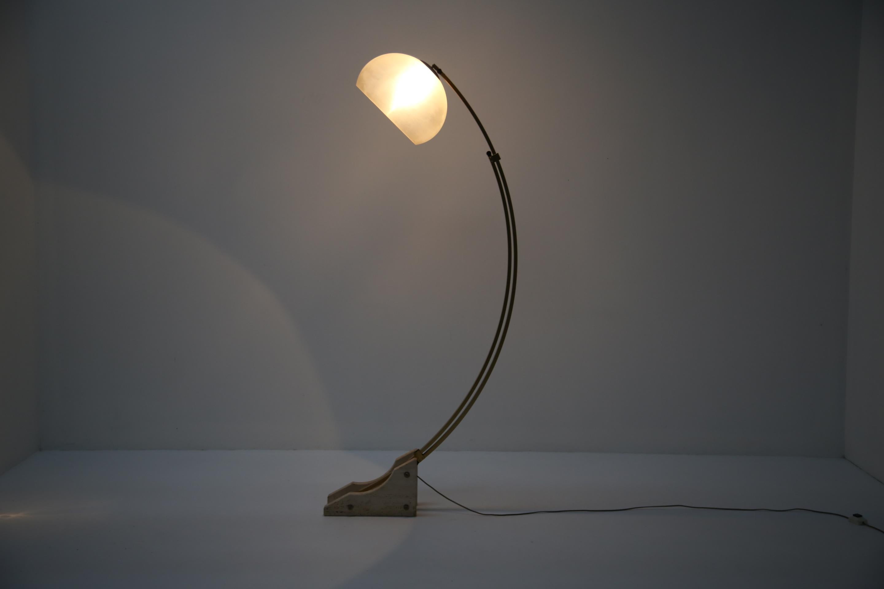 Lámpara de pie italiana de arco de mediados de siglo de Goffredo Reggiani, años 60. en venta 5