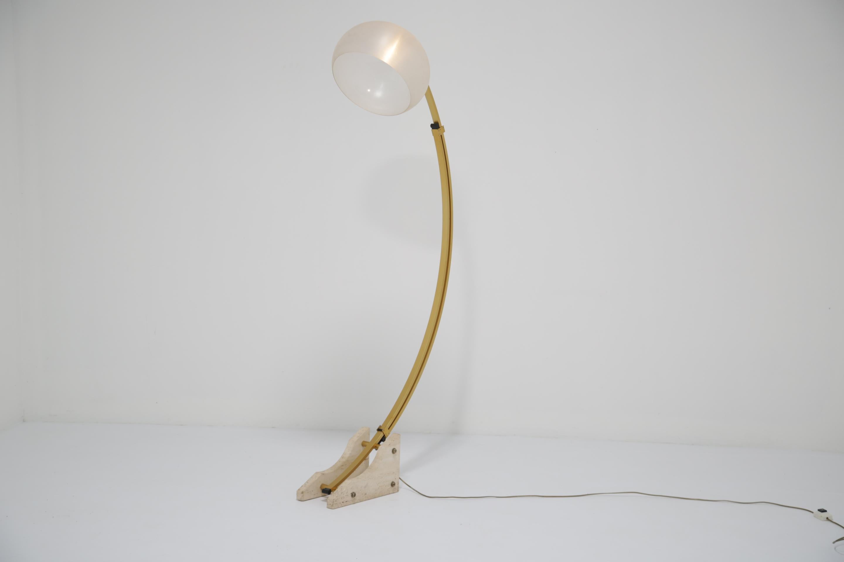 Lámpara de pie italiana de arco de mediados de siglo de Goffredo Reggiani, años 60. en venta 8