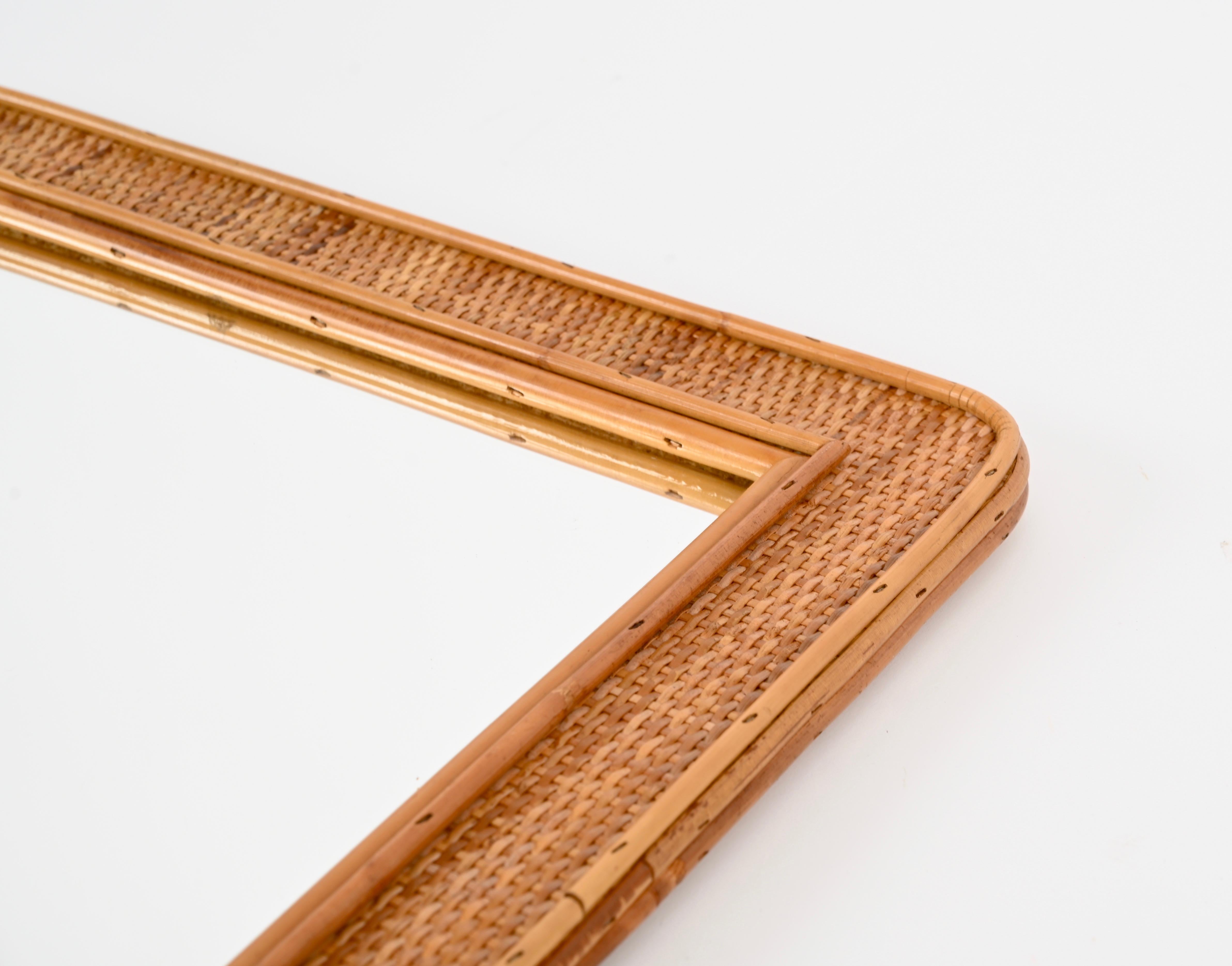 Miroir arqué italien du milieu du siècle en bambou et osier tressé, 1970 en vente 3