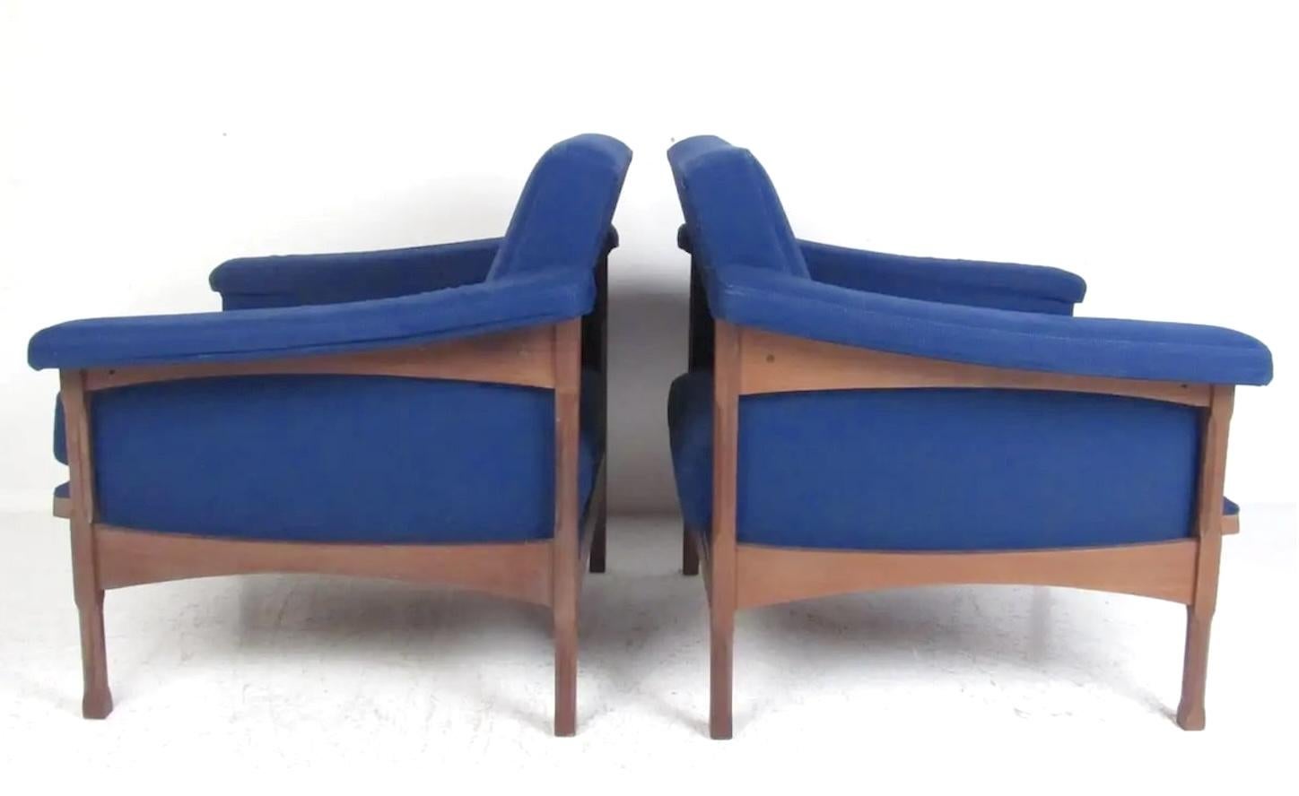 A sculpted walnut frame, winged armrests, and royal blue upholstery add to the mid-century appeal. This sleek and comfortable living room set makes the perfect addition to any seating arrangement. 
Please confirm item location (NY or NJ).