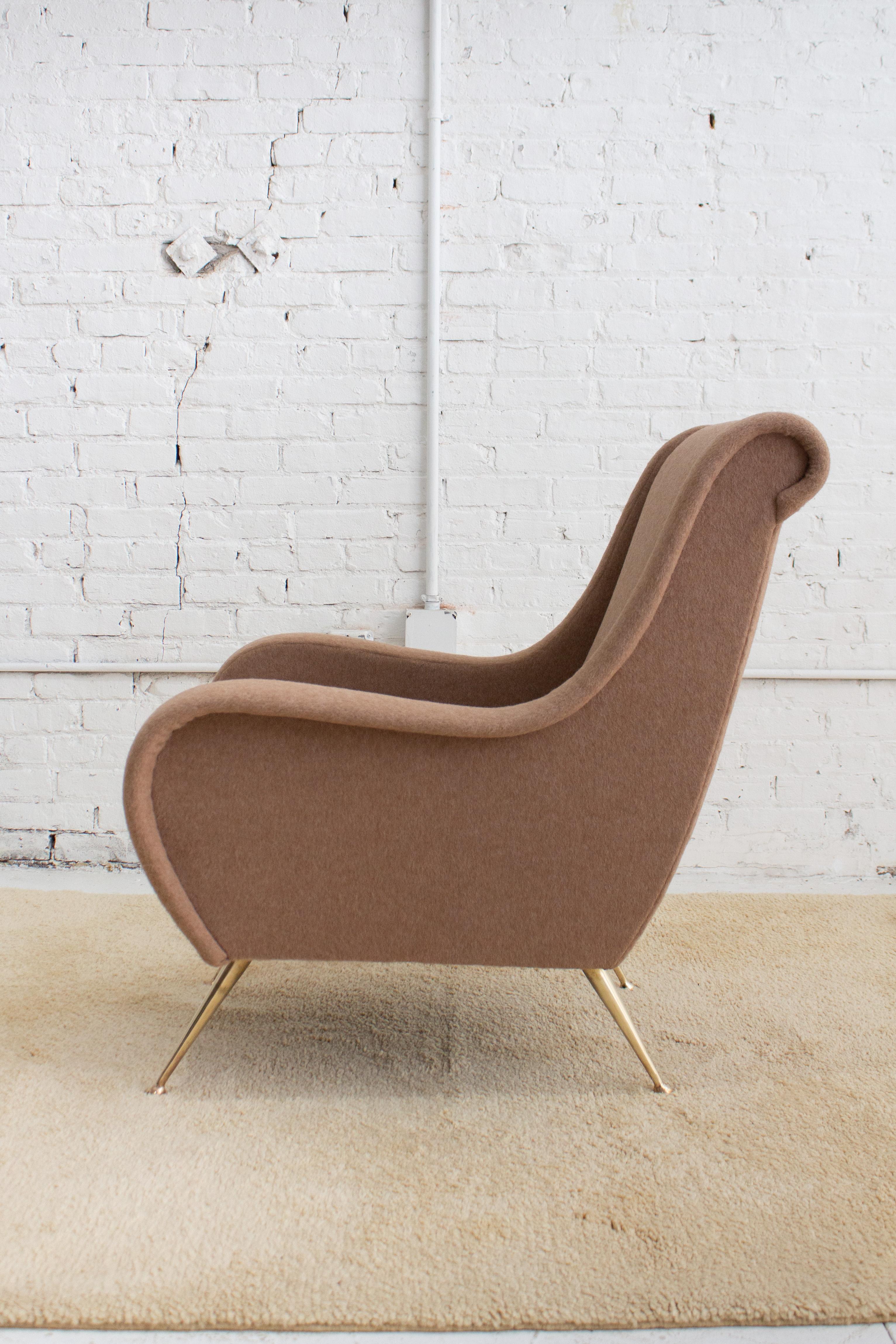 Mid Century Italian Armchair Attributed to Giuseppe Rossi Di Albizzate For Sale 3