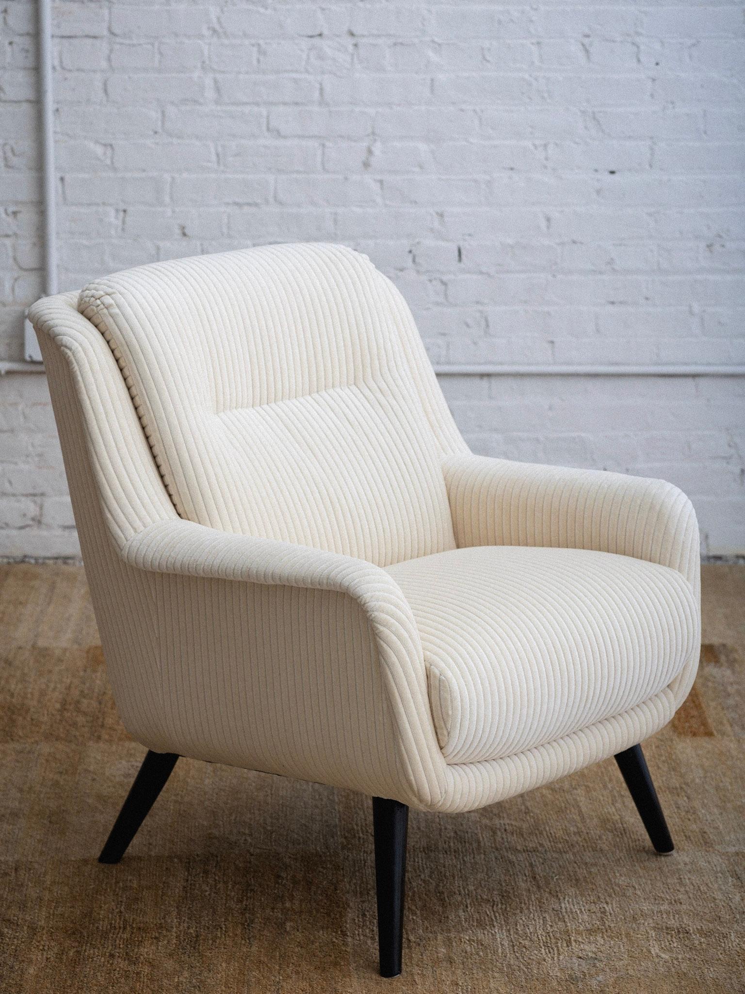 Mid Century Italian Armchair in Cream Corduroy Velvet For Sale 7