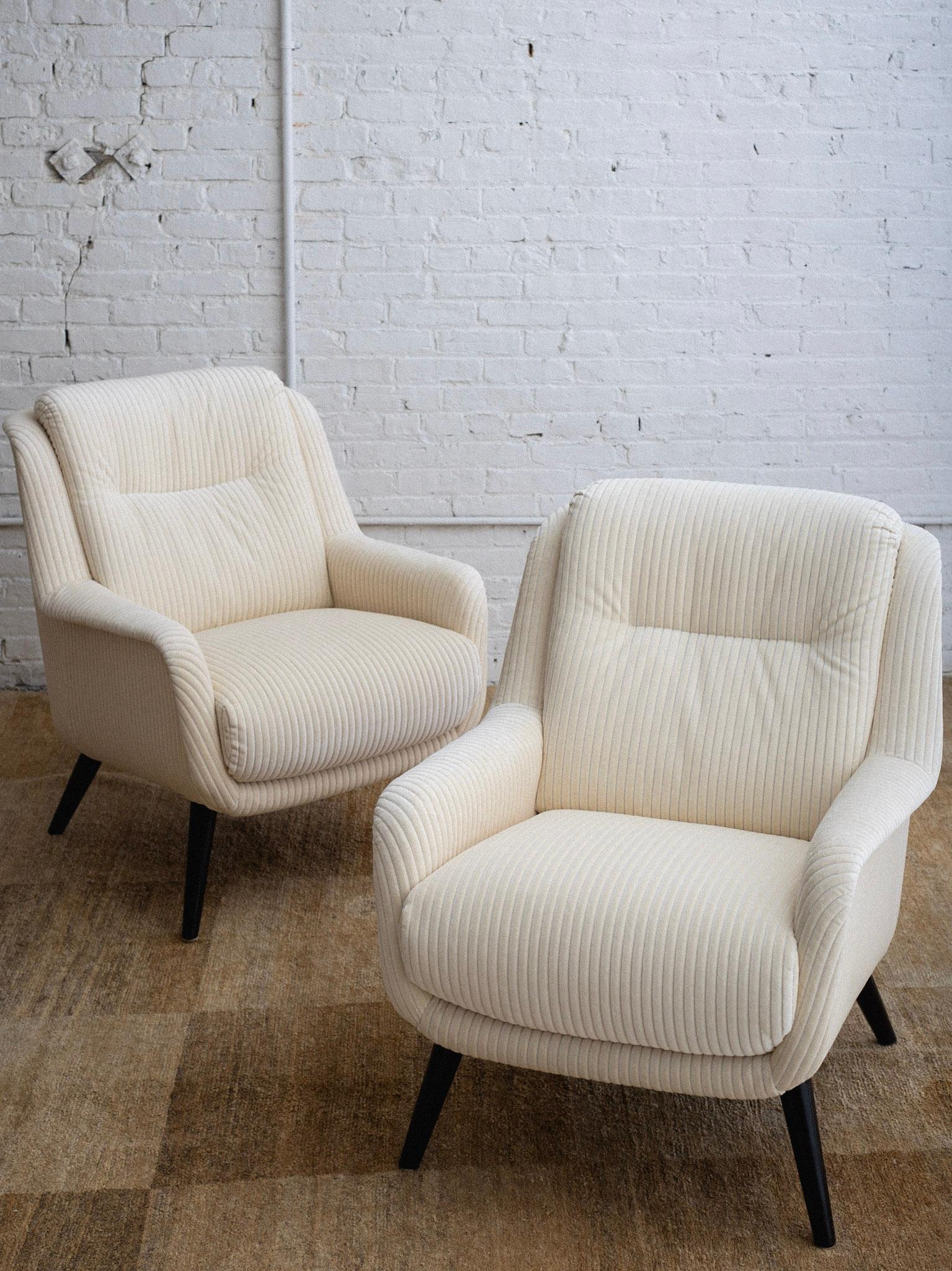 Mid Century Italian Armchair in Cream Corduroy Velvet For Sale 8