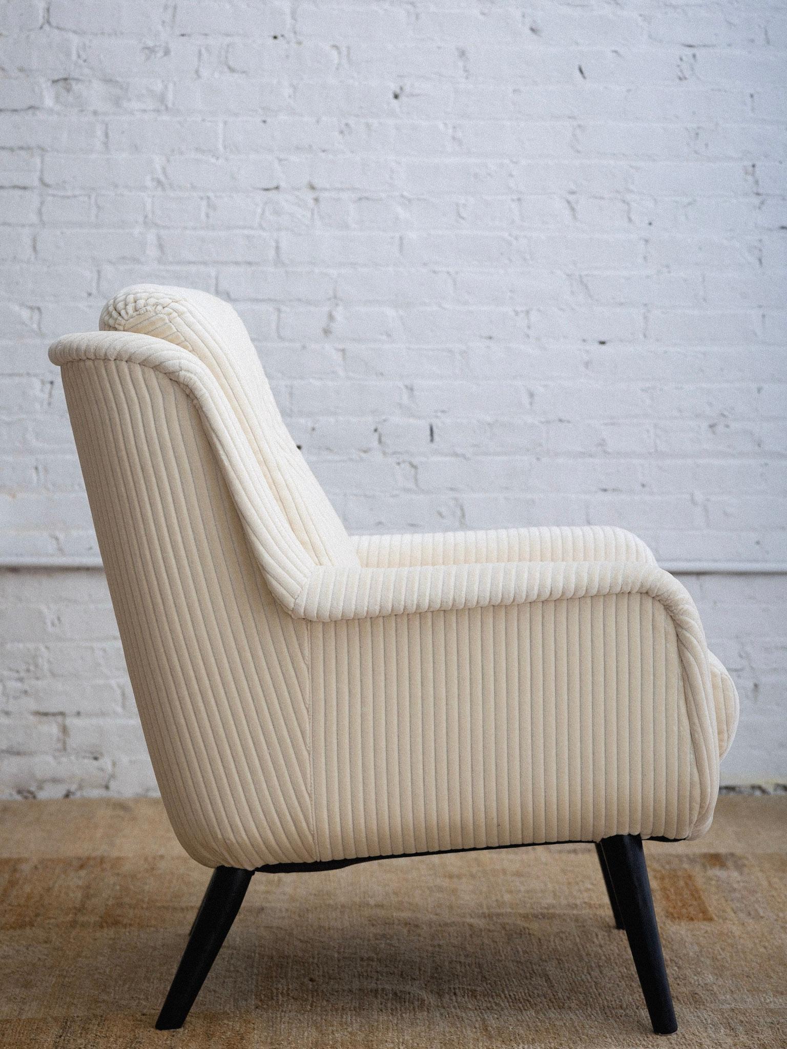 20th Century Mid Century Italian Armchair in Cream Corduroy Velvet For Sale