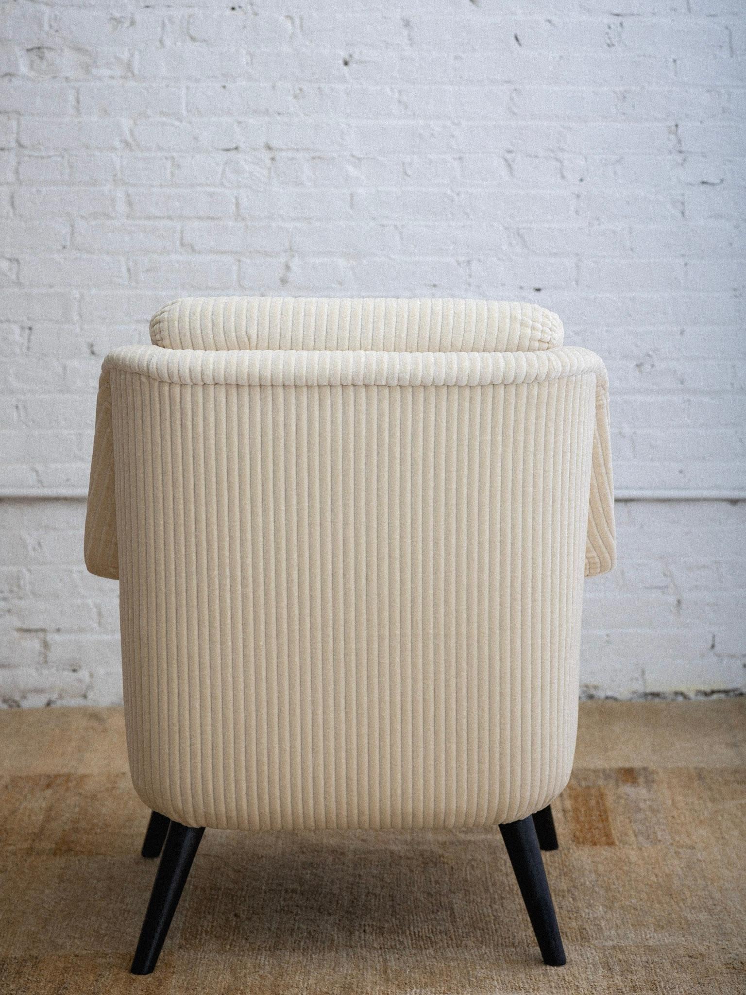 Mid Century Italian Armchair in Cream Corduroy Velvet For Sale 1