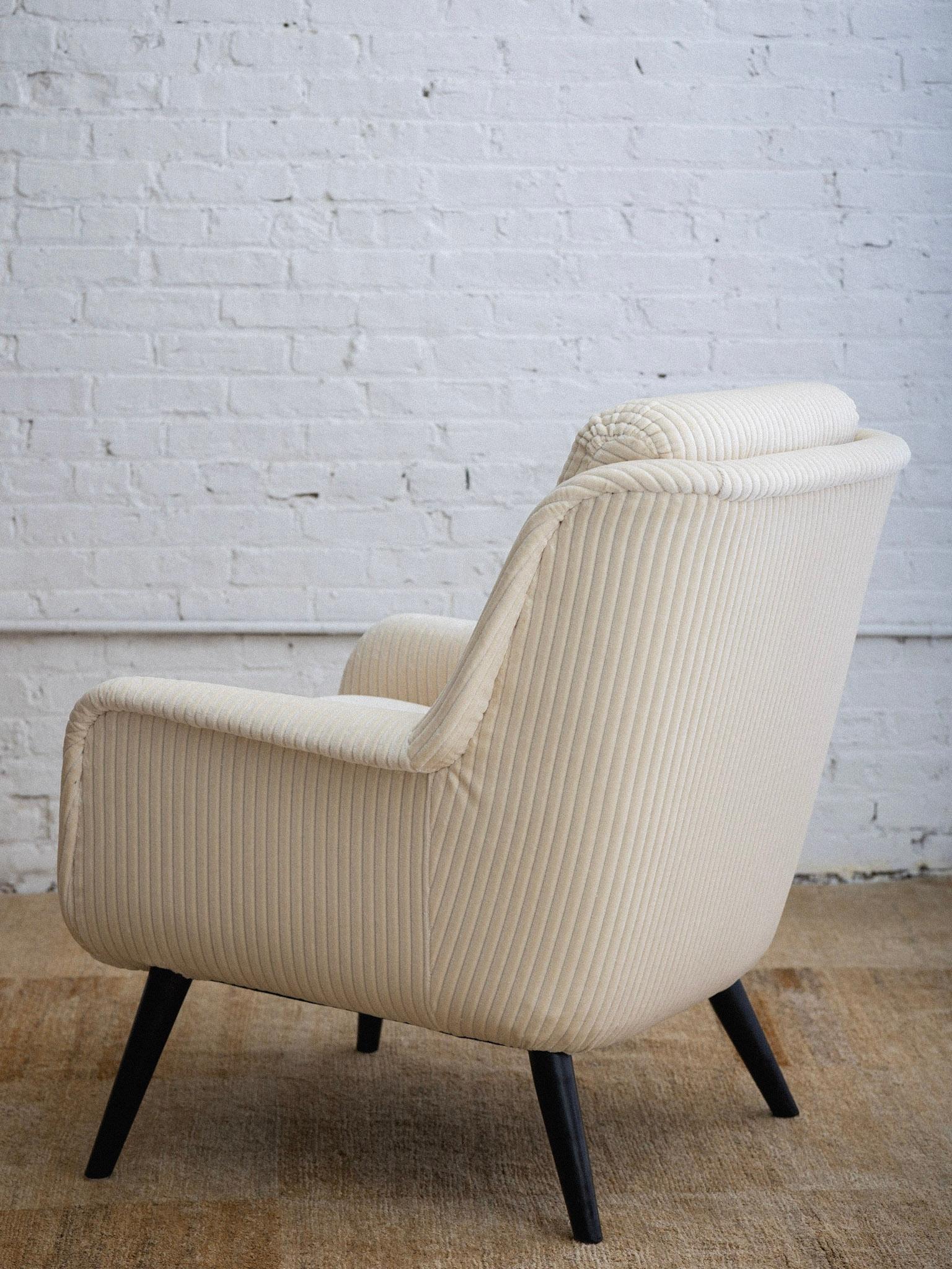 Mid Century Italian Armchair in Cream Corduroy Velvet For Sale 2