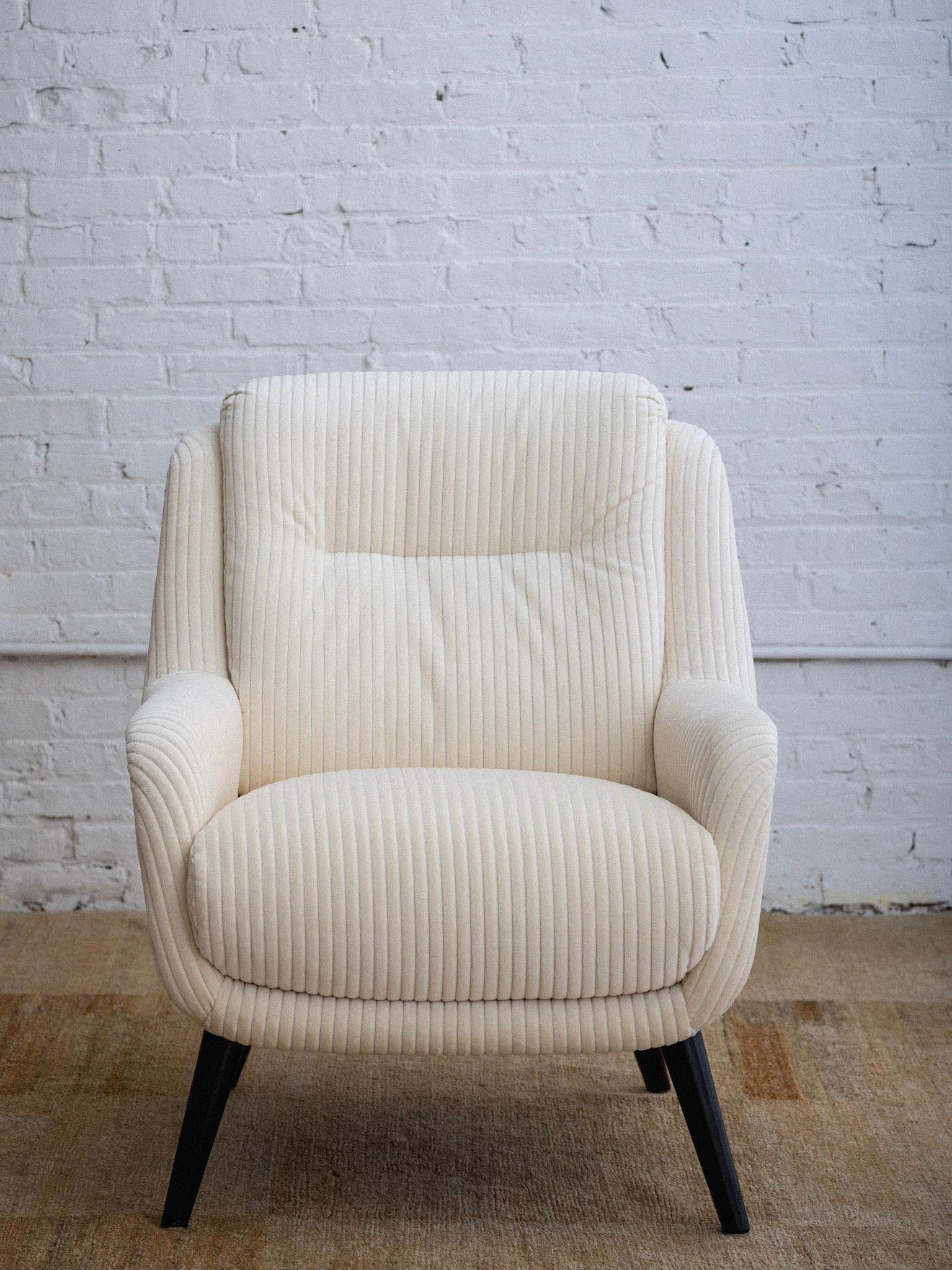 Mid Century Italian Armchair in Cream Corduroy Velvet For Sale 3