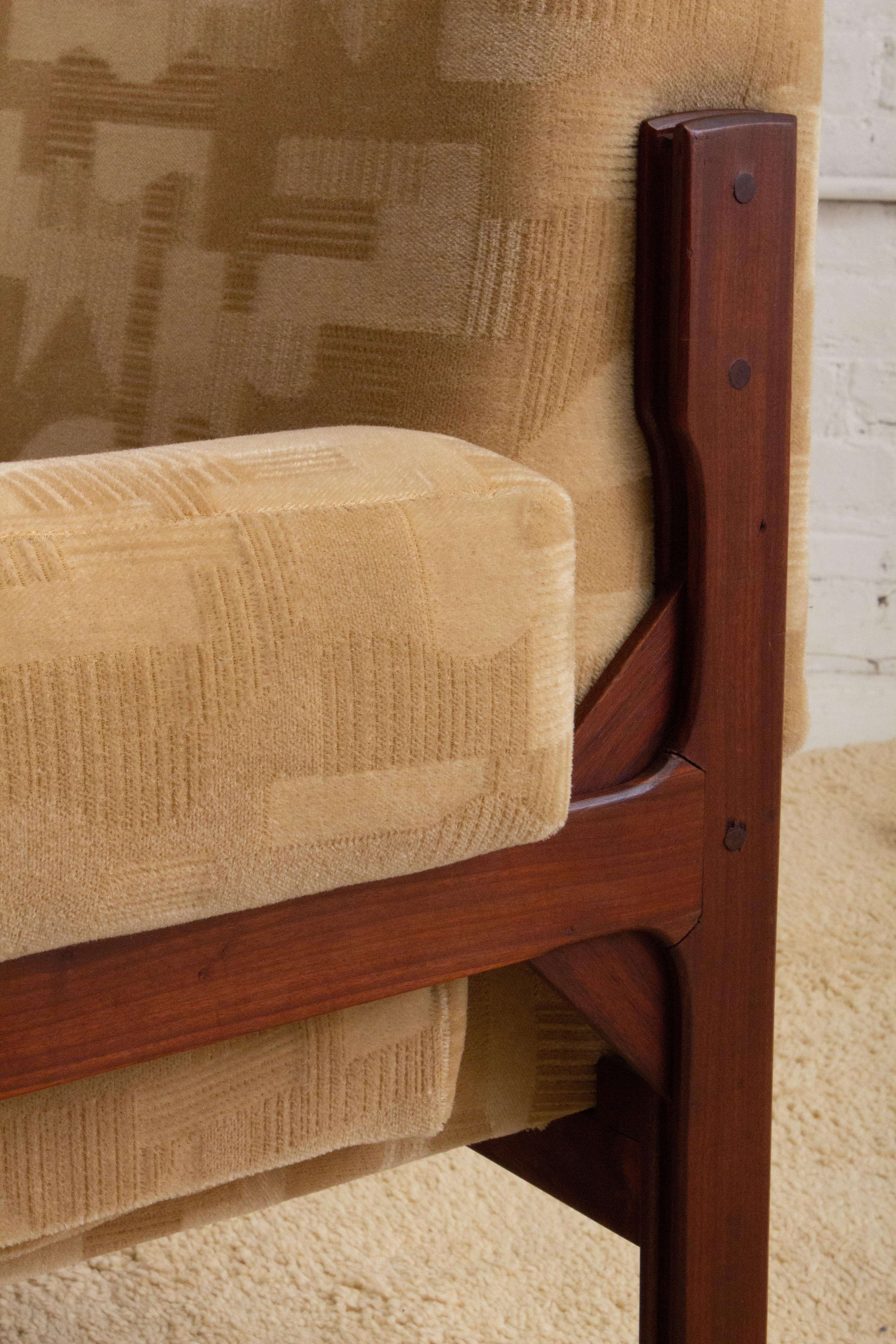 Mid Century Italian Armchair in Cut Mohair For Sale 5