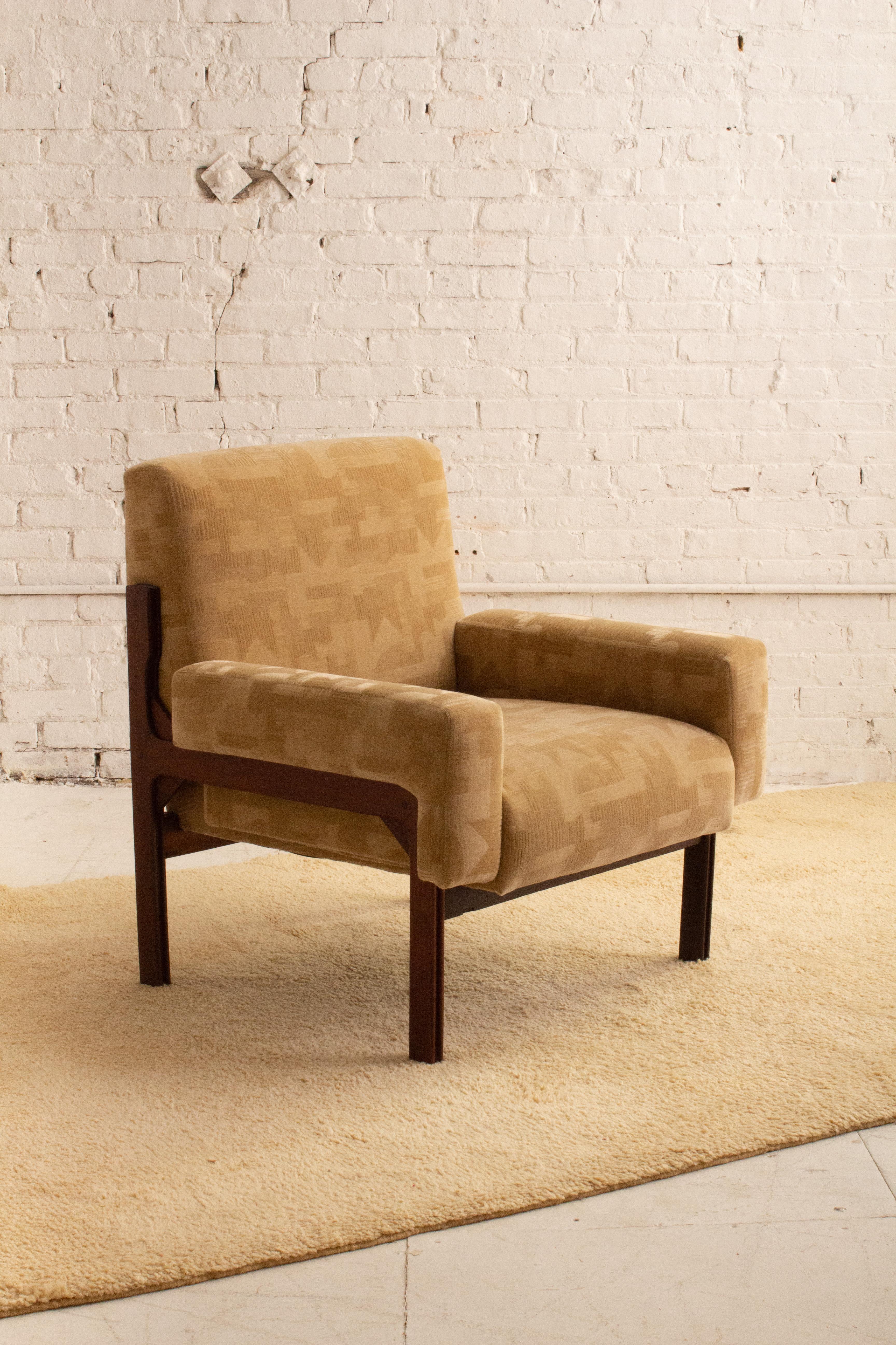 Mid-Century Modern Mid Century Italian Armchair in Cut Mohair For Sale